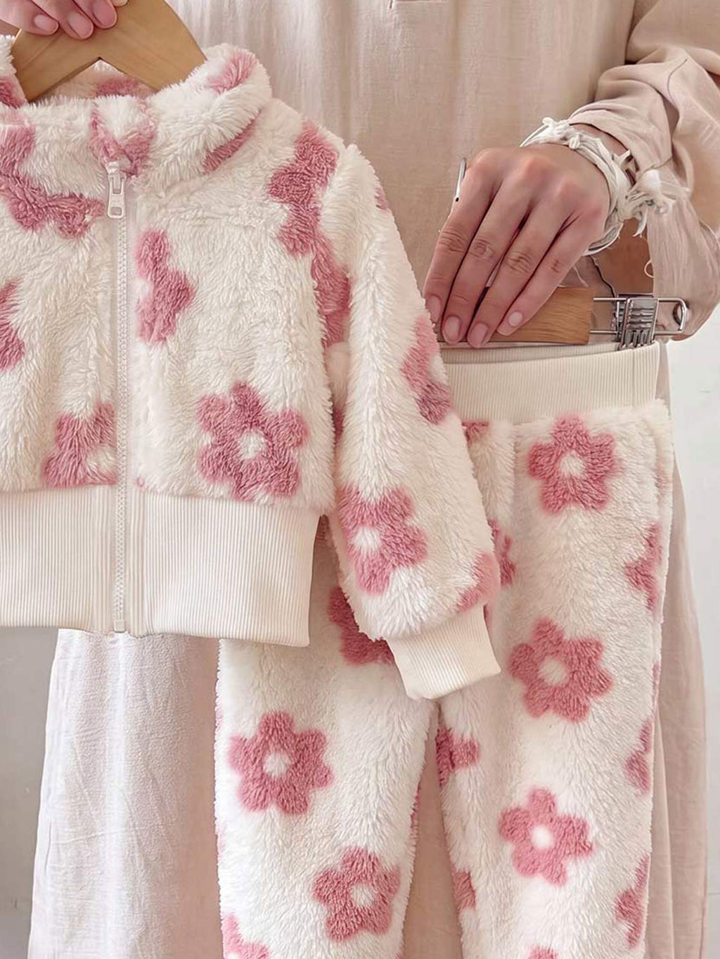 Ensemble veste à col montant et pantalon à fleurs en tissu duveteux pour bébé fille