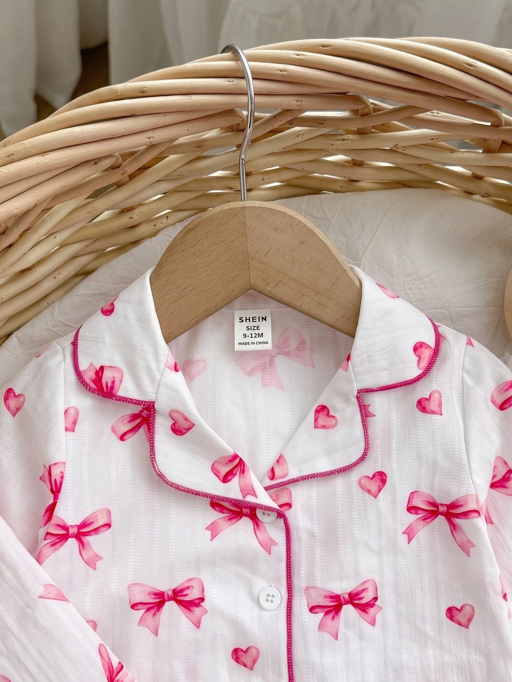 Ensemble pyjama à motif nœud et liserés contrastants avec volants pour bébé fille blanc