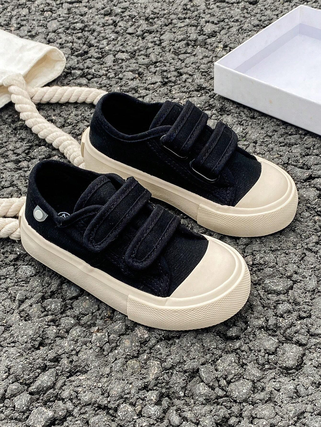 Chaussures basses classiques en toile Bambinoo x OPOEE Playful Pals pour enfants