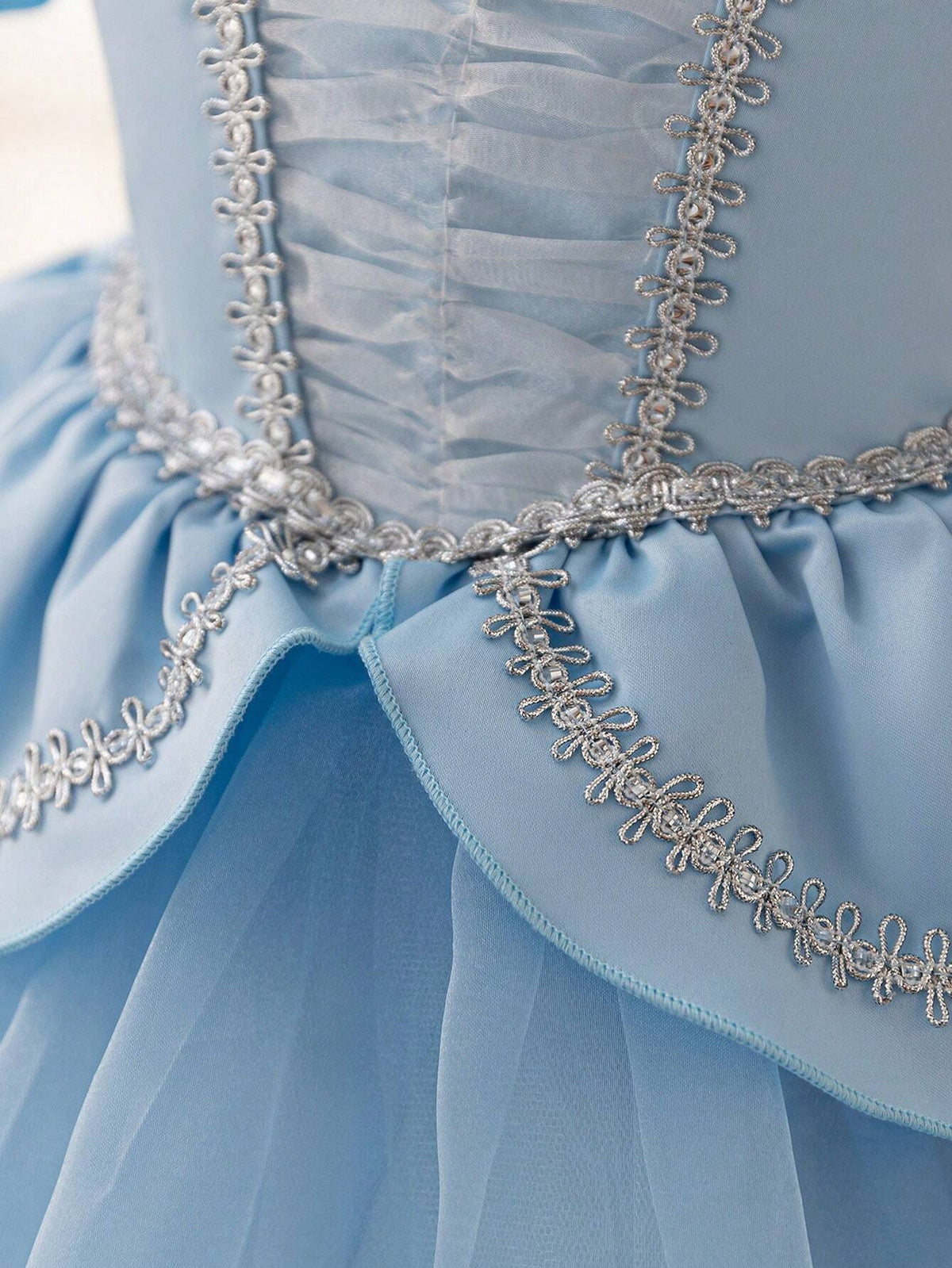 Robe de bal à manches bouffantes et détails en strass pour jeune fille