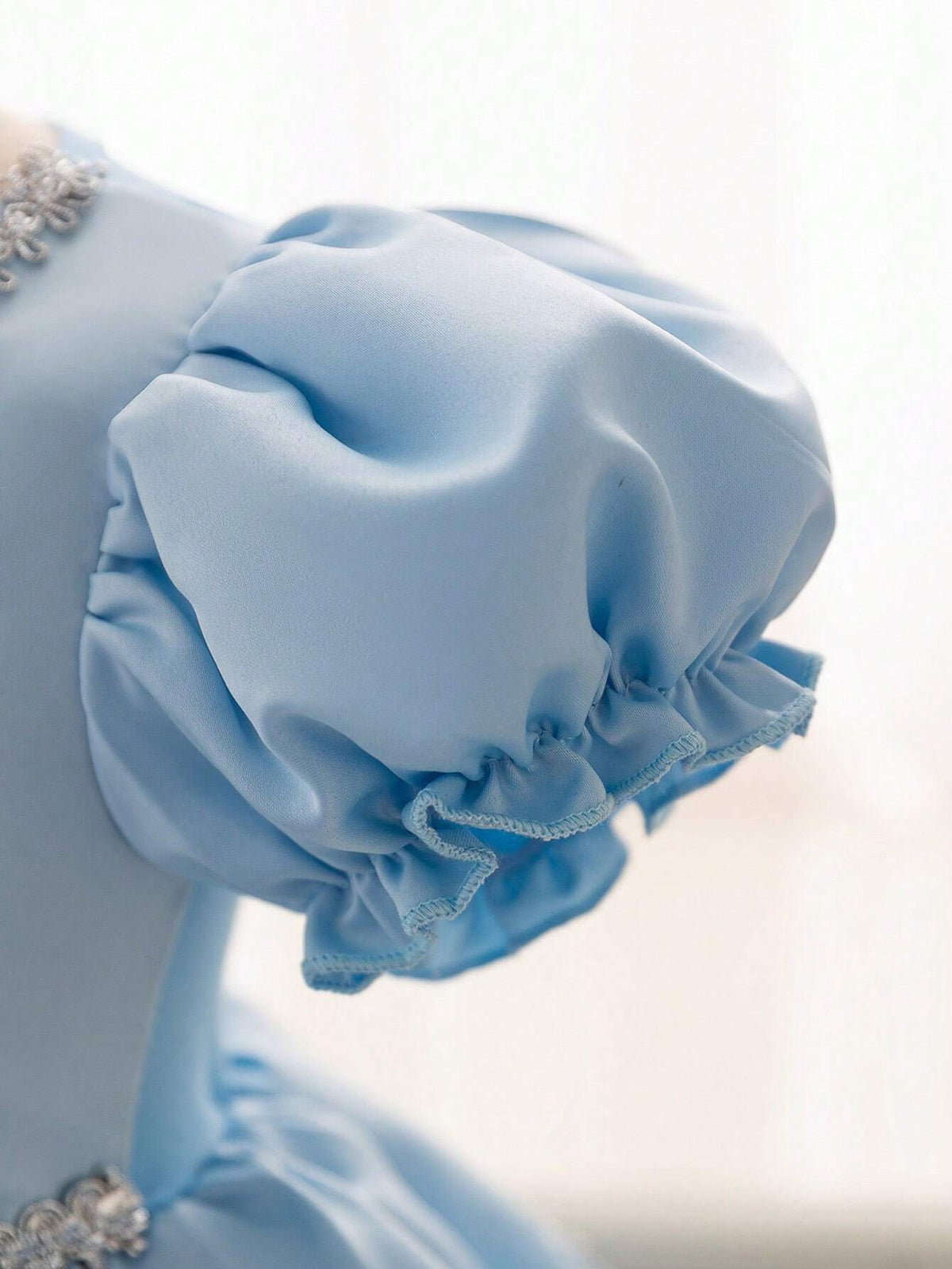Robe de bal à manches bouffantes et détails en strass pour jeune fille