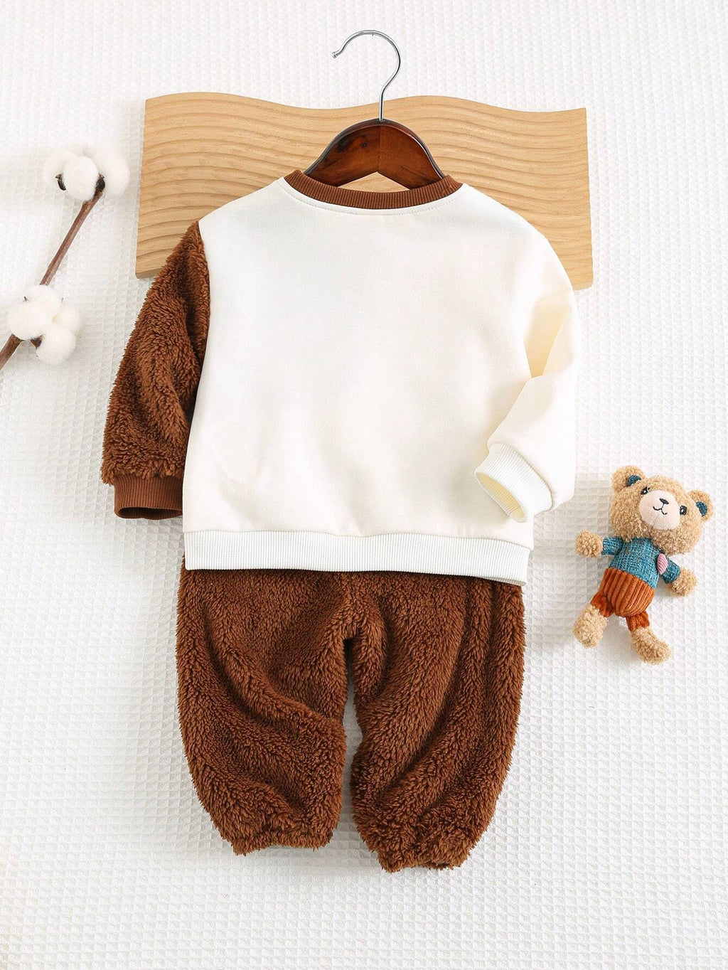 Ensemble sweat-shirt et pantalon de jogging à blocs de couleurs Cozy Pixies pour bébé garçon, motif ours
