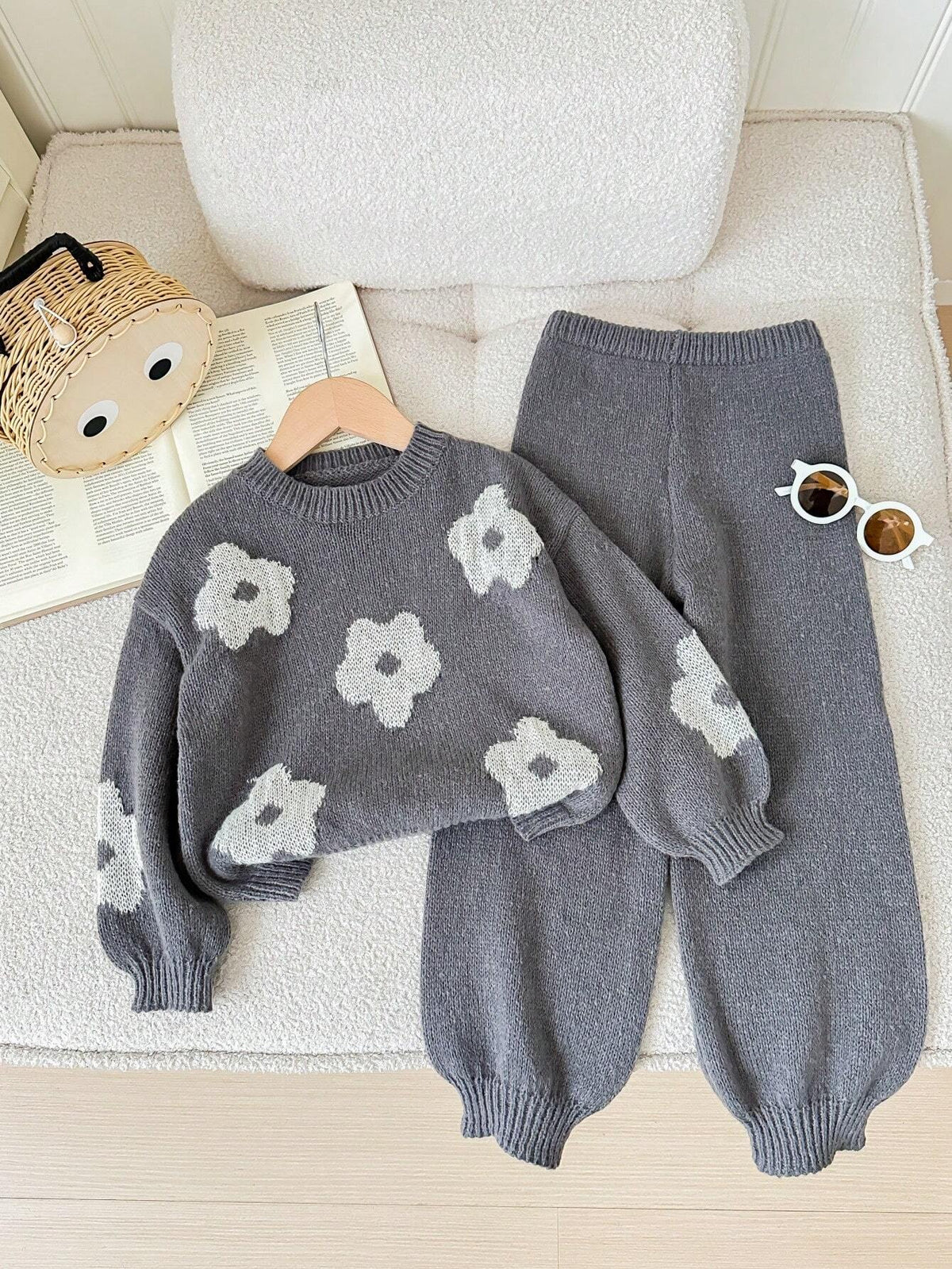 Young Girl Floral Pattern Knit Sweater Pants 2 Piece Set