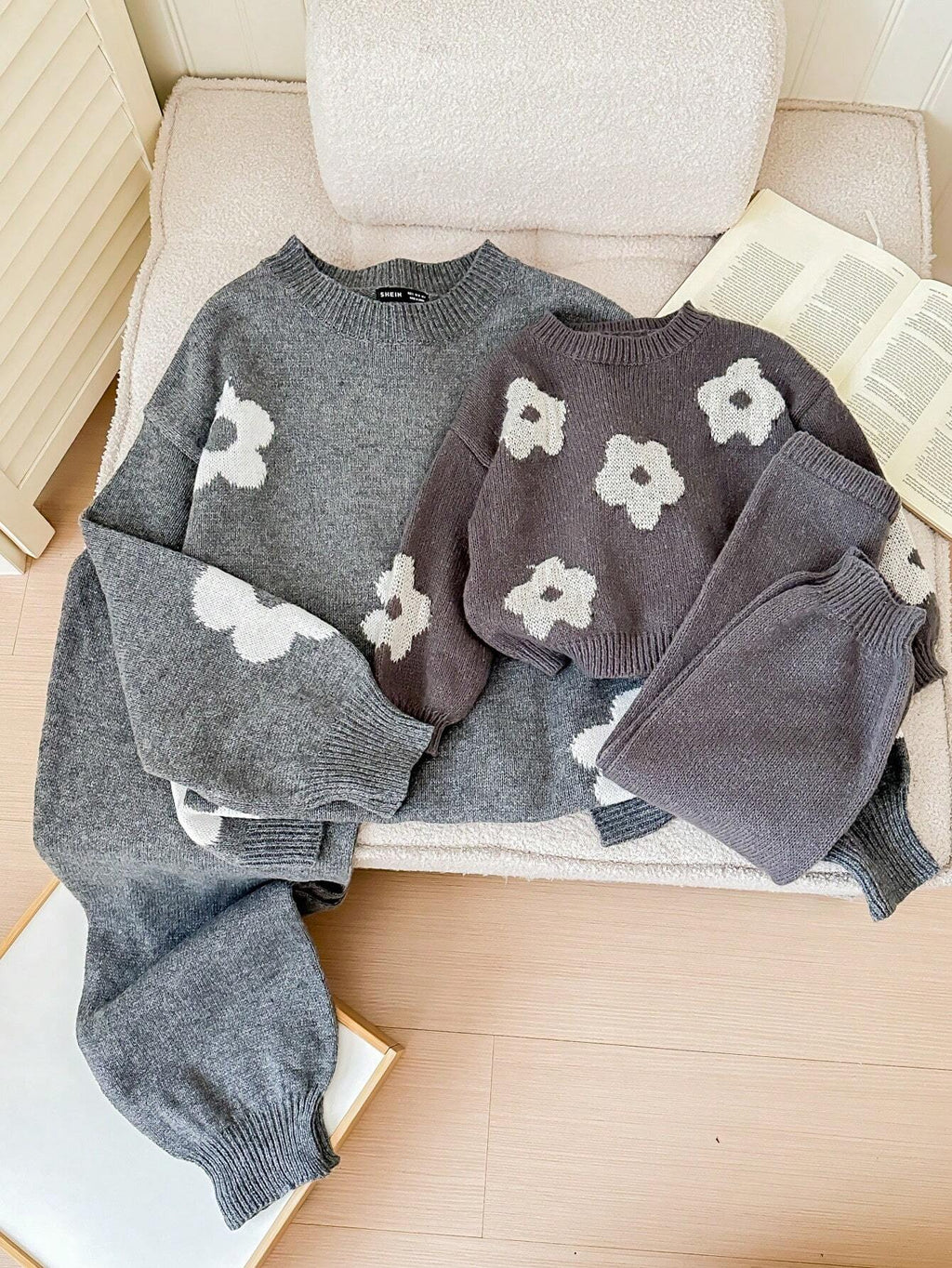 Young Girl Floral Pattern Knit Sweater Pants 2 Piece Set