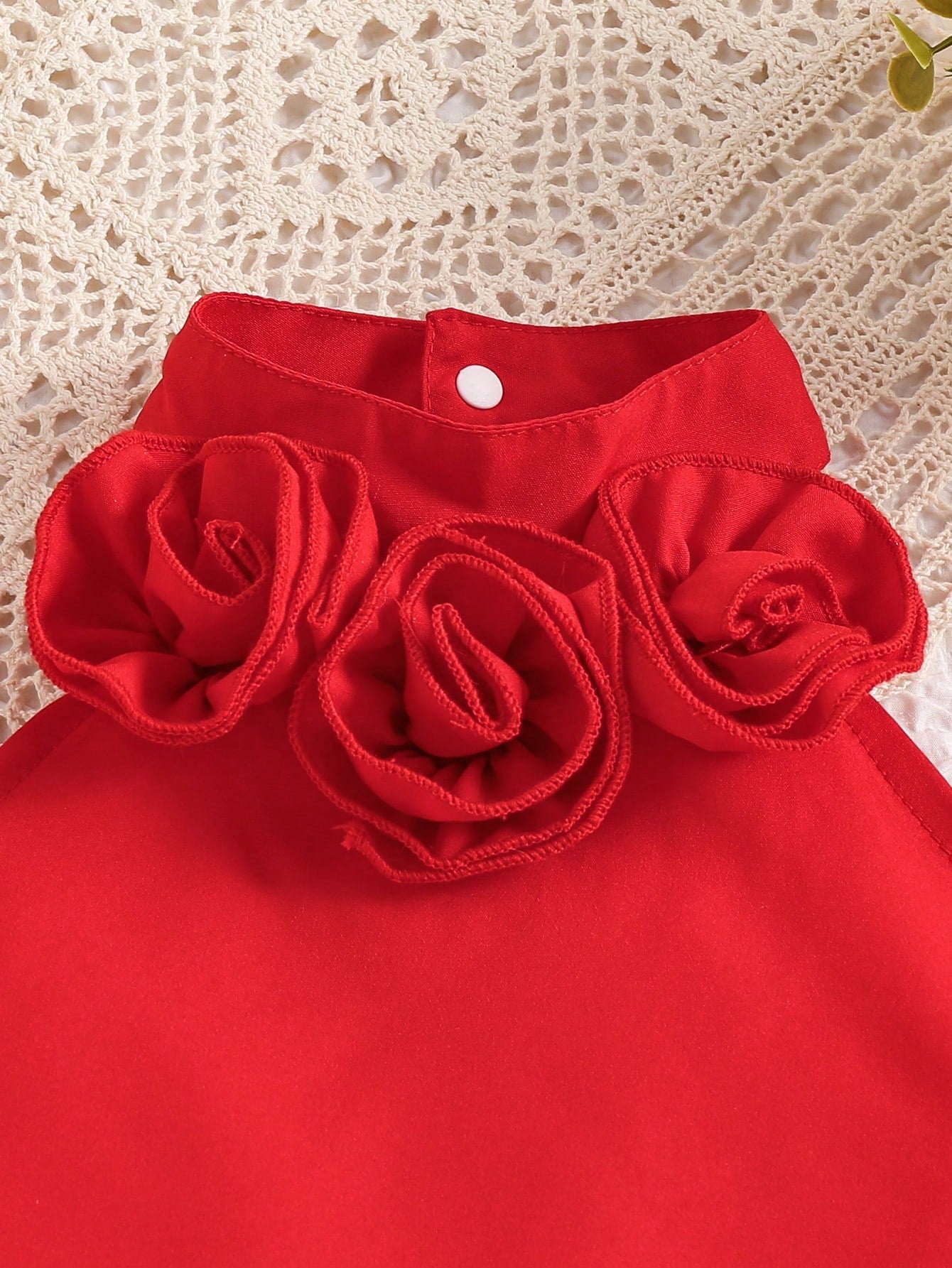 Ensemble 2 pièces bébé fille t-shirt sans manches fleuri boutonné et jupe rouge