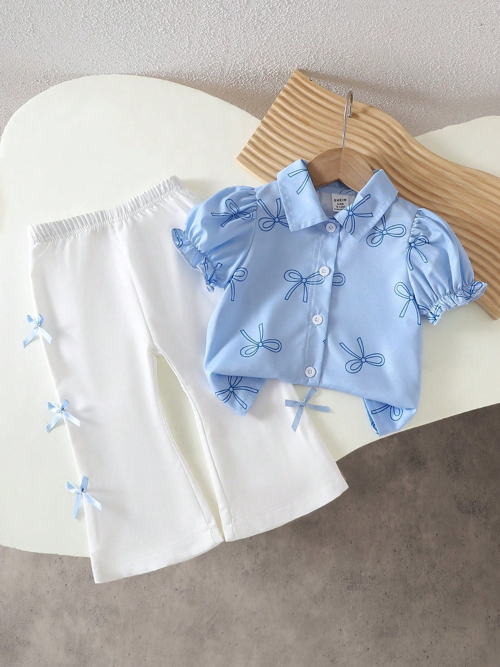 SHEIN Ensemble Filles Chemise à Nœud et Pantalon Blanc Motifs Bleus