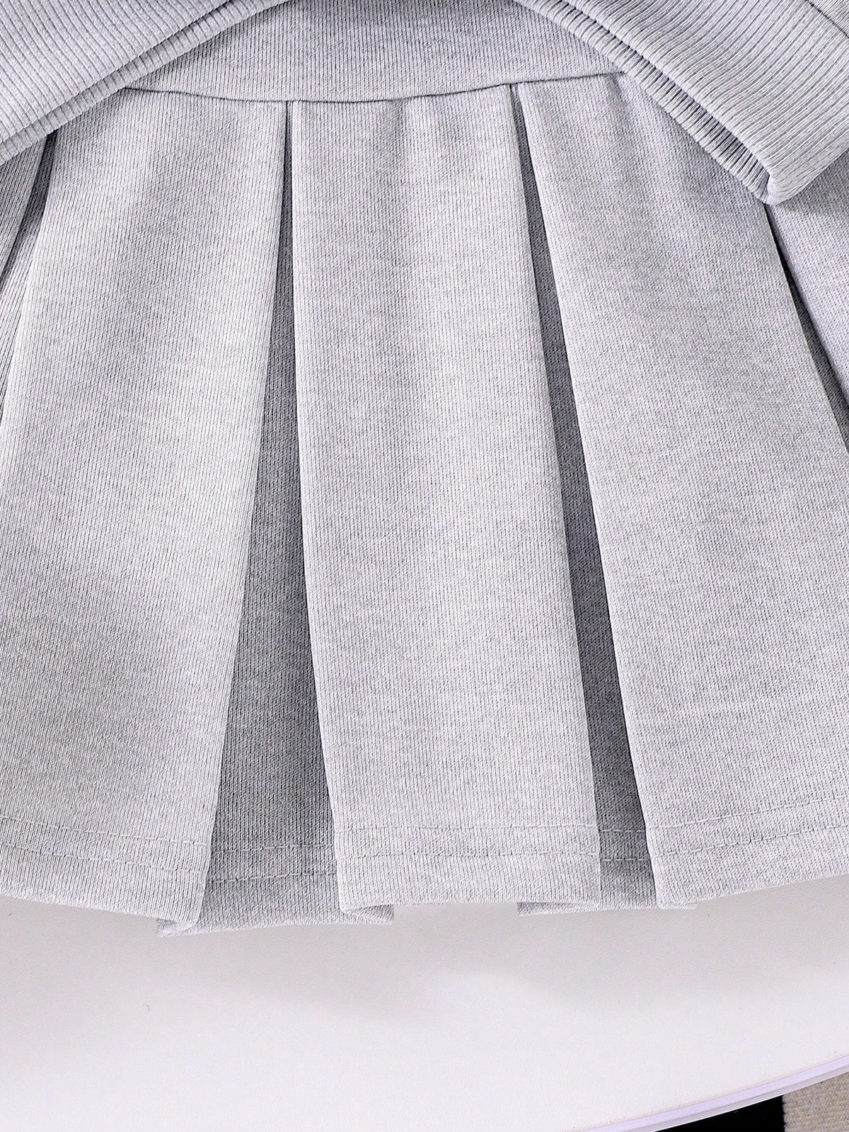 Young Girl Letter Print Collared Sweatshirt Pleated Skirt 2 Piece Set