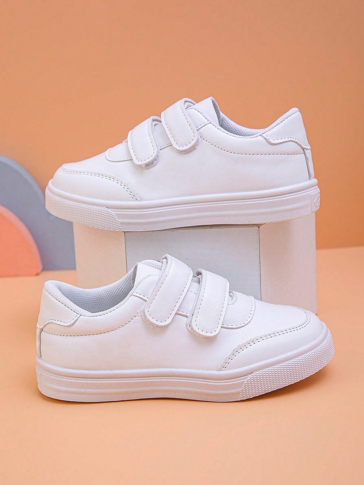 Baskets blanches à scratch Bambinoo x Playful Pals pour enfants pour la rentrée scolaire