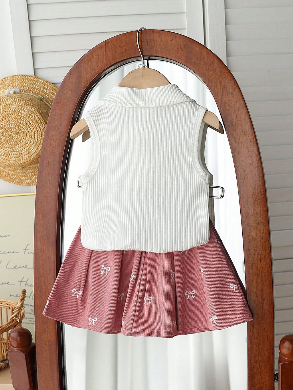 Ensemble 2 pièces Souflis pour bébé fille : haut brodé rose et jupe plissée