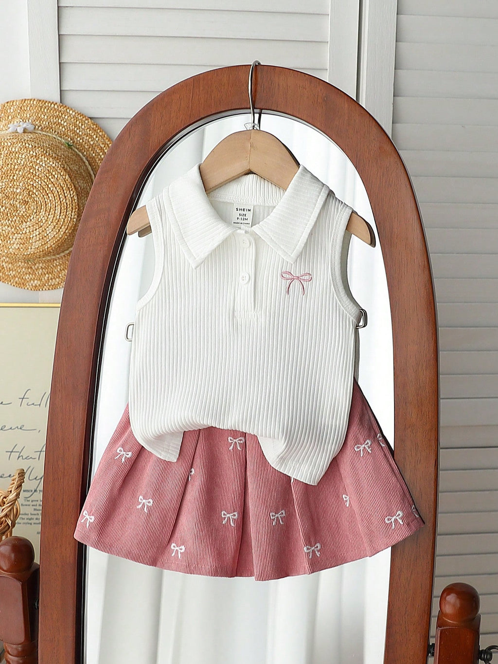 Ensemble 2 pièces Souflis pour bébé fille : haut brodé rose et jupe plissée
