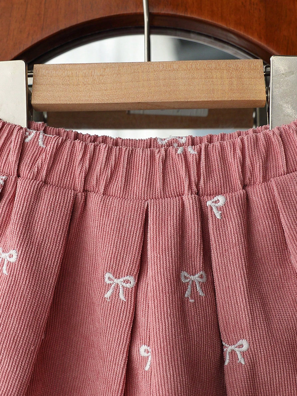 Ensemble 2 pièces Souflis pour bébé fille : haut brodé rose et jupe plissée