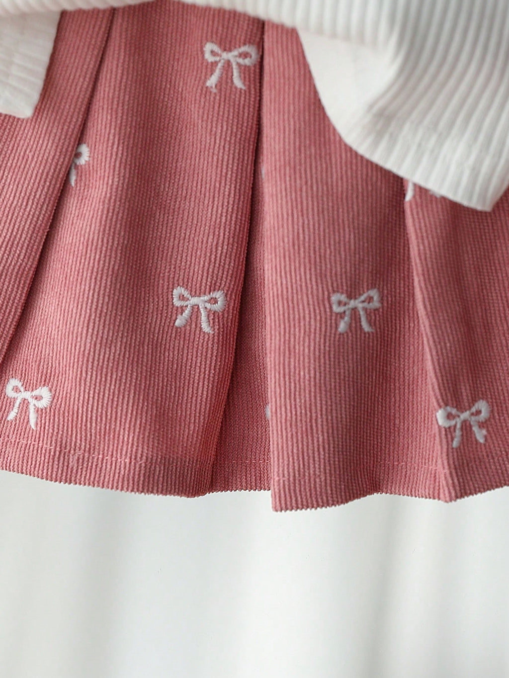 Ensemble 2 pièces Souflis pour bébé fille : haut brodé rose et jupe plissée