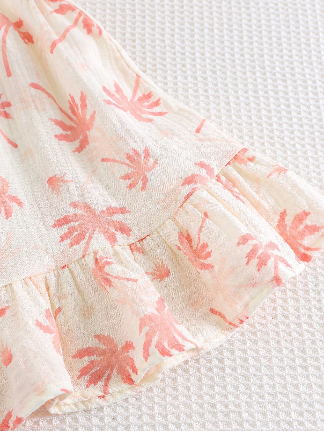Robe d'été décontractée sans manches Bambinoo x Cozy Pixies pour bébé fille avec imprimé floral et plantes tropicales