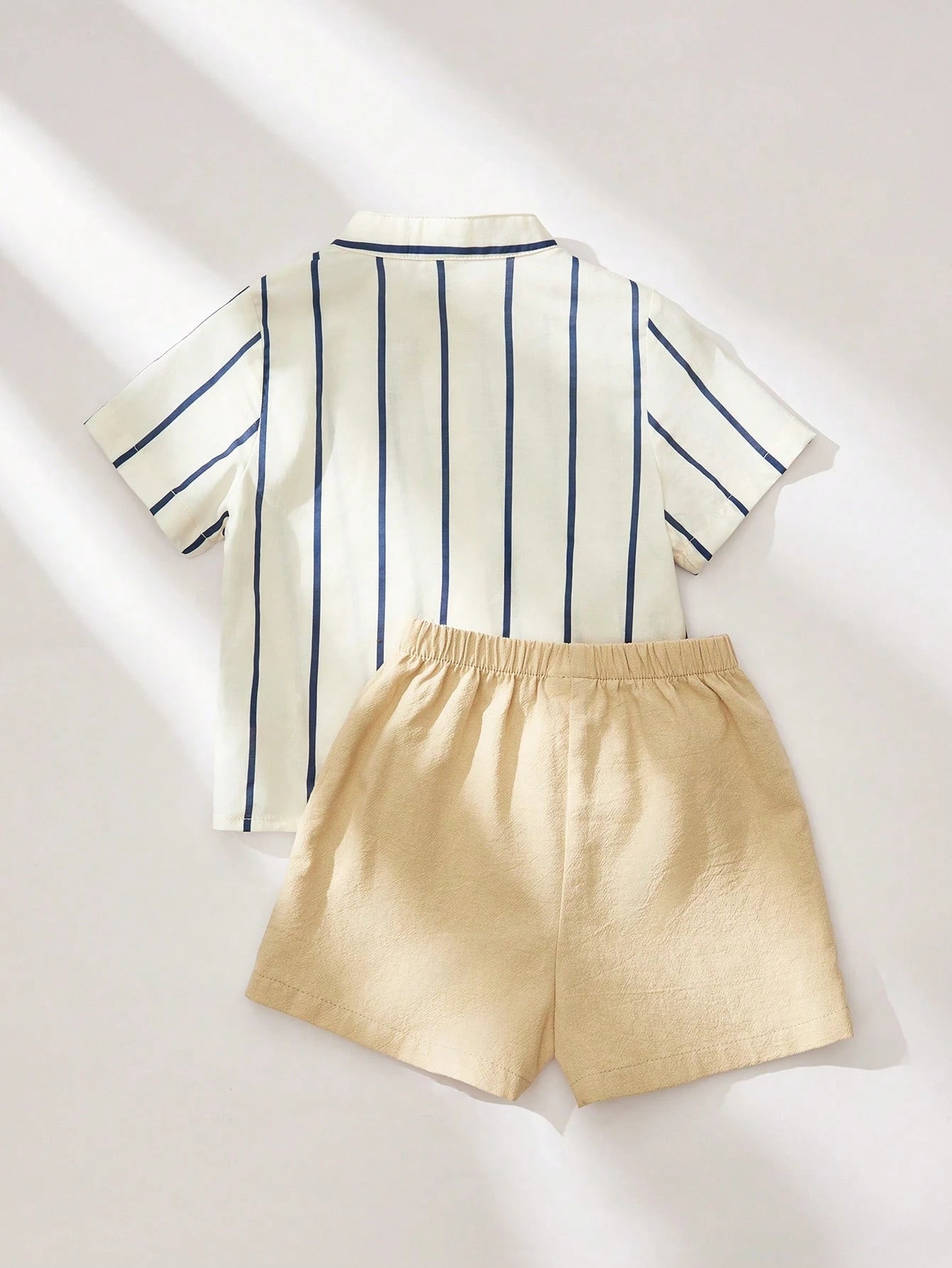 Bambinoo x Cozy Pixies Ensemble 2 pièces bébé garçon cardigan à col rayé coloré à manches courtes et short à taille élastique tenue d'été chemise rayée vêtements lin multicolore