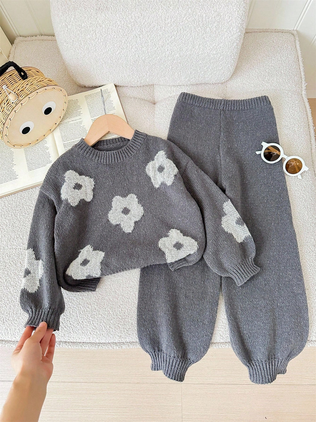 Young Girl Floral Pattern Knit Sweater Pants 2 Piece Set