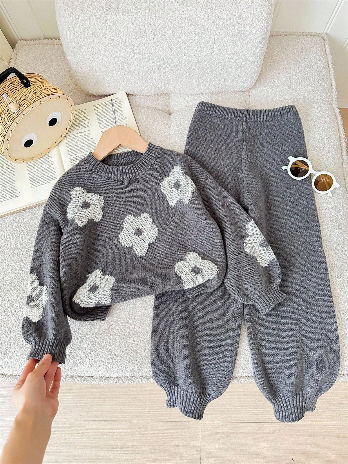 Young Girl Floral Pattern Knit Sweater Pants 2 Piece Set