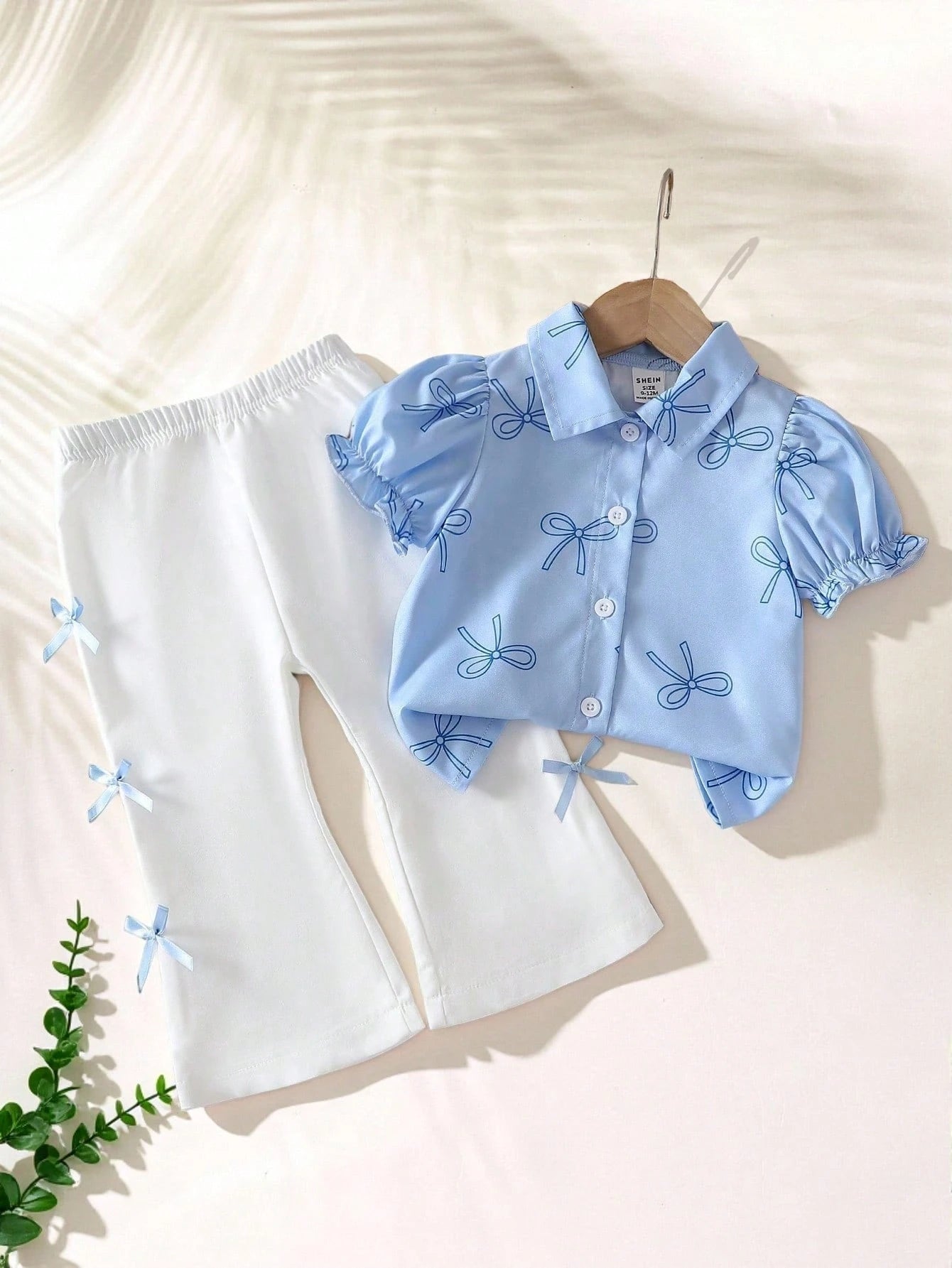 SHEIN Ensemble Filles Chemise à Nœud et Pantalon Blanc Motifs Bleus