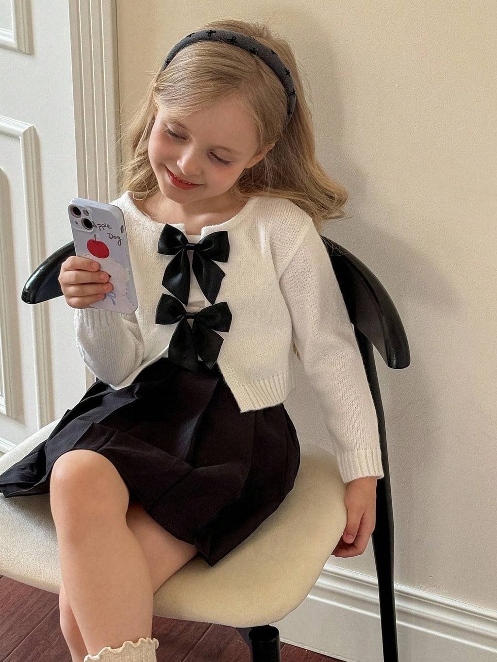 Young Girl Bowknot Round Neck Long Sleeve Cardigan