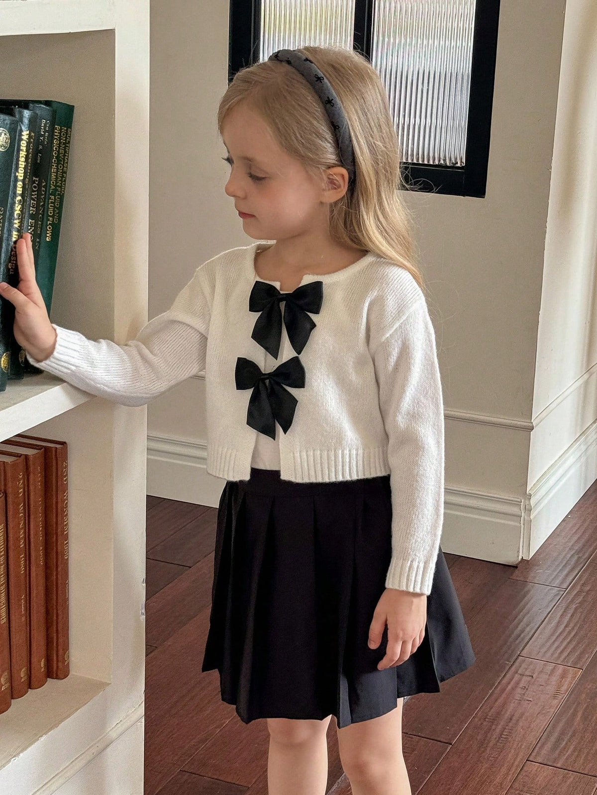 Young Girl Bowknot Round Neck Long Sleeve Cardigan