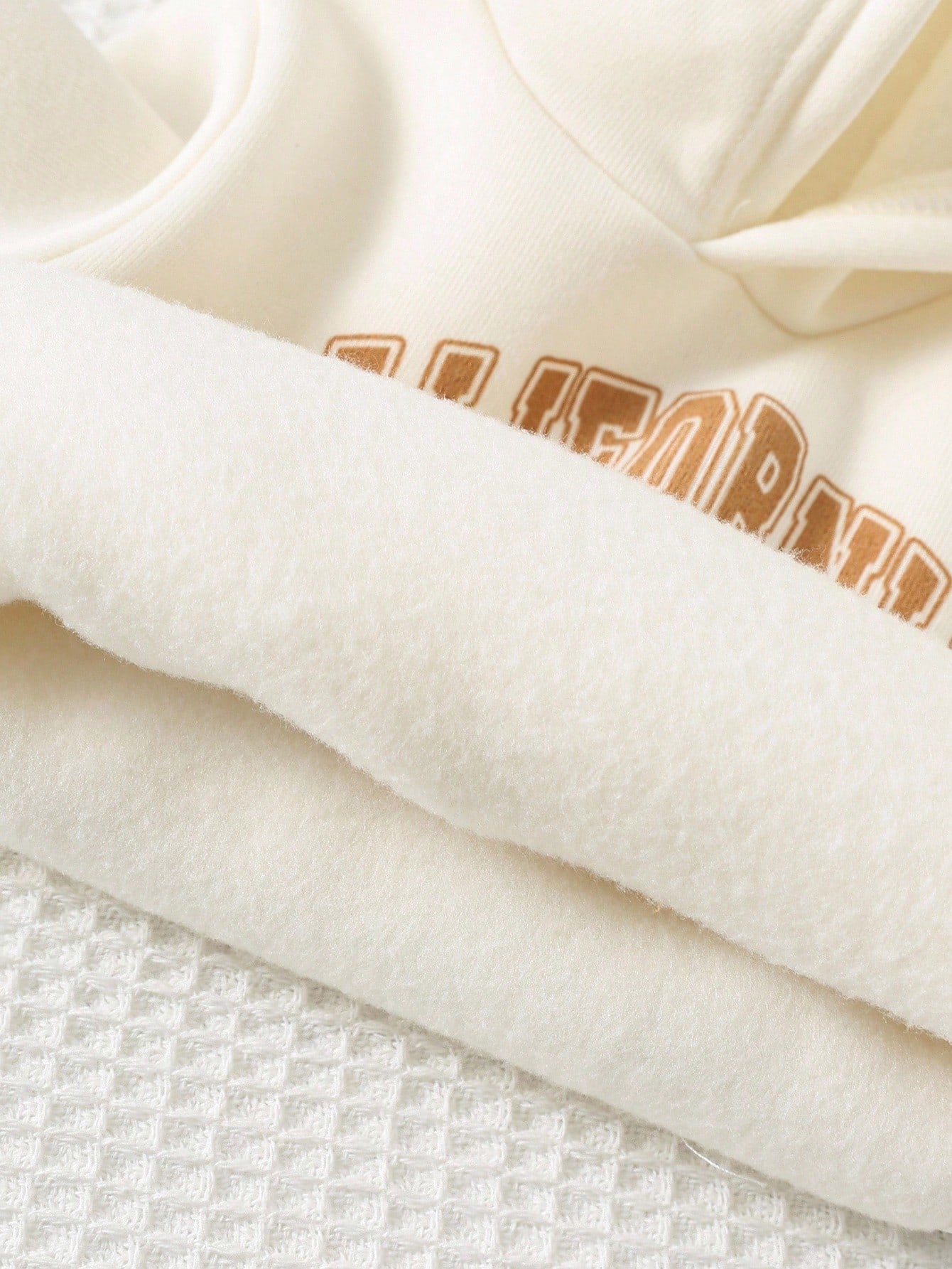 Ensemble 3 pièces Cozy Pixies pour bébé garçon : sweat à capuche, gilet et pantalon imprimés, couleur abricot