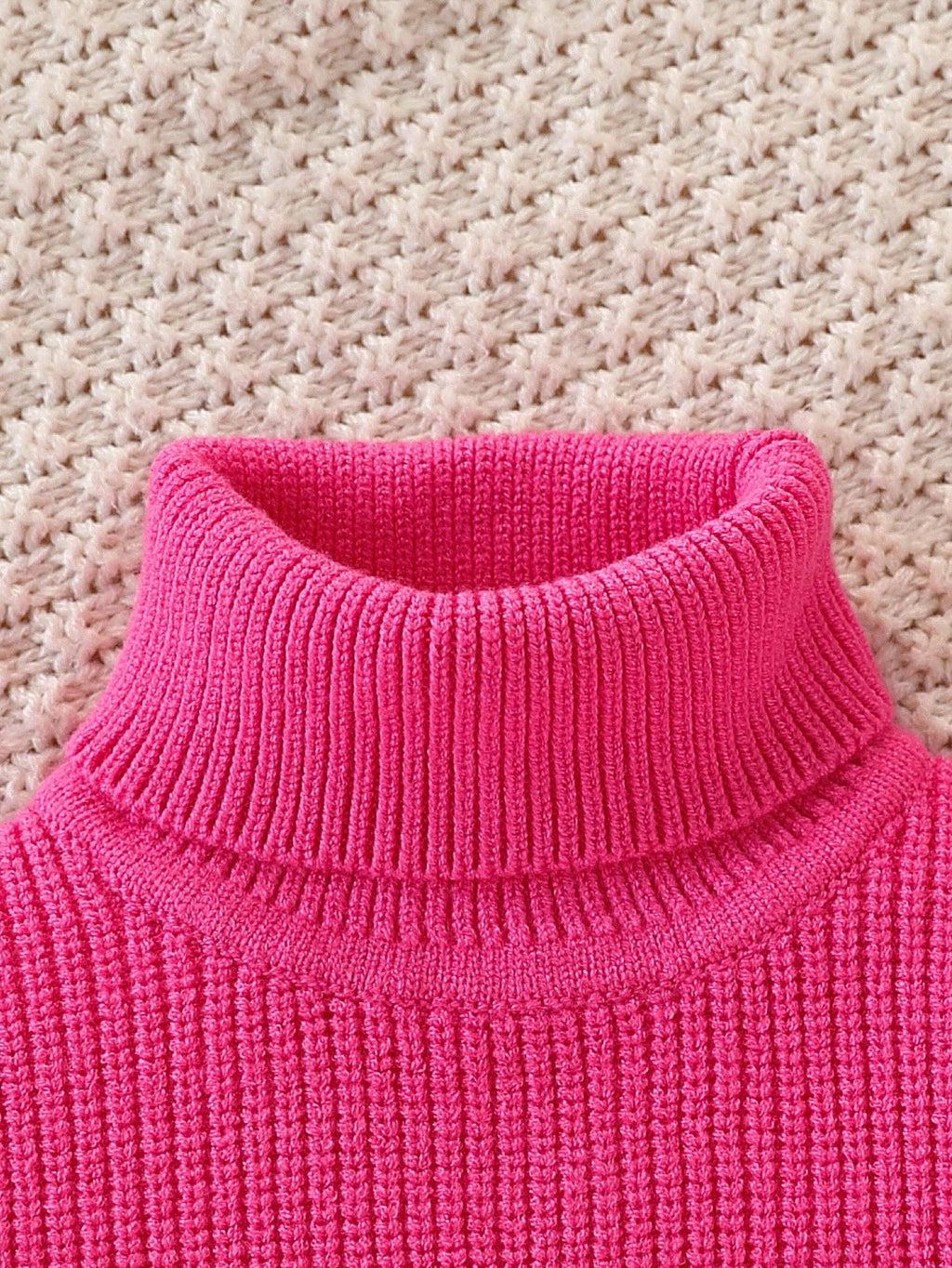 Pull tricoté à col roulé rouge à manches longues pour bébé fille
