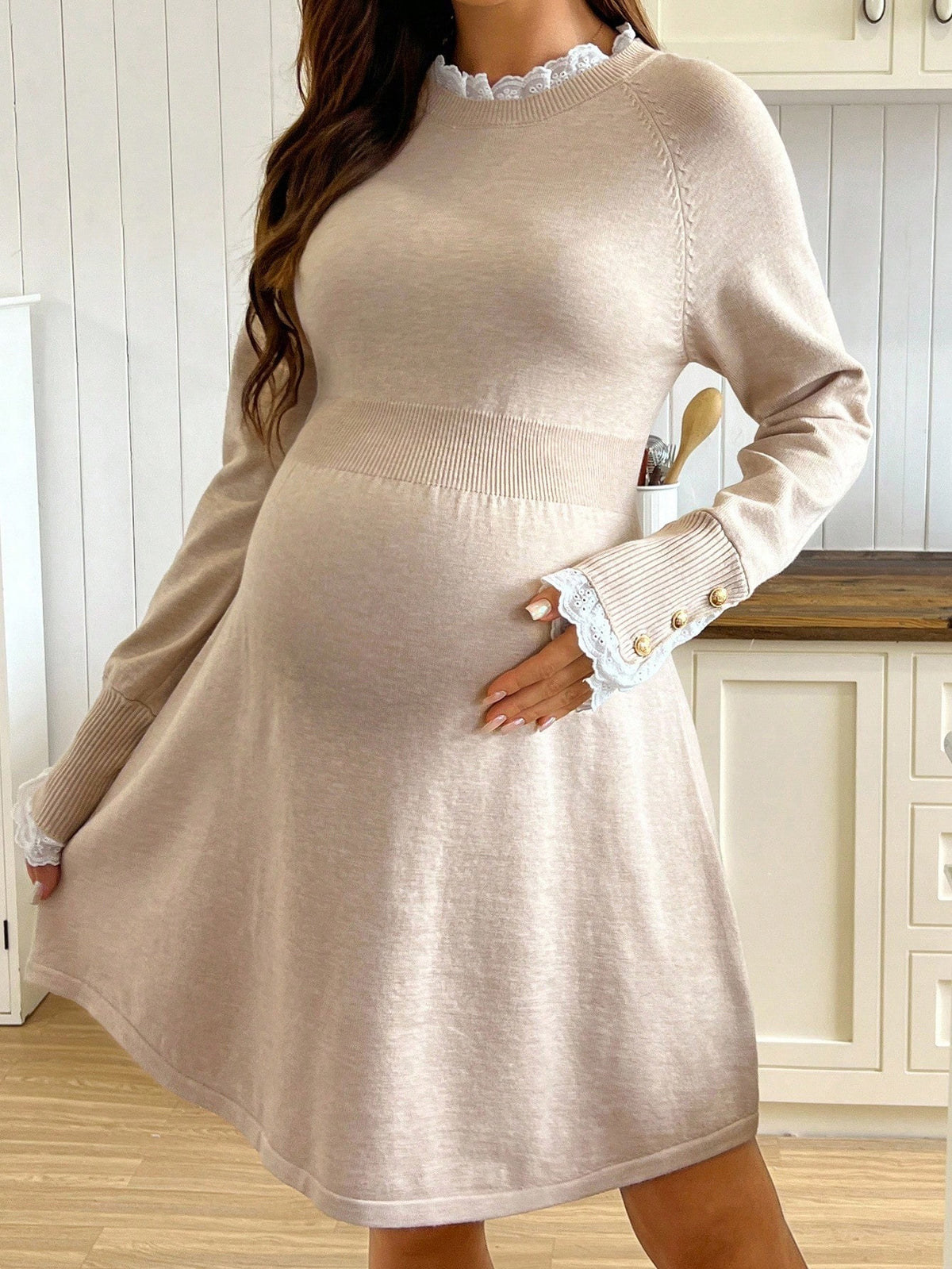 Robe pull de maternité trapèze en maille avec empiècements en dentelle abricot
