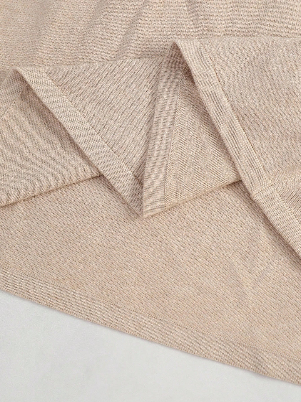 Robe pull de maternité trapèze en maille avec empiècements en dentelle abricot