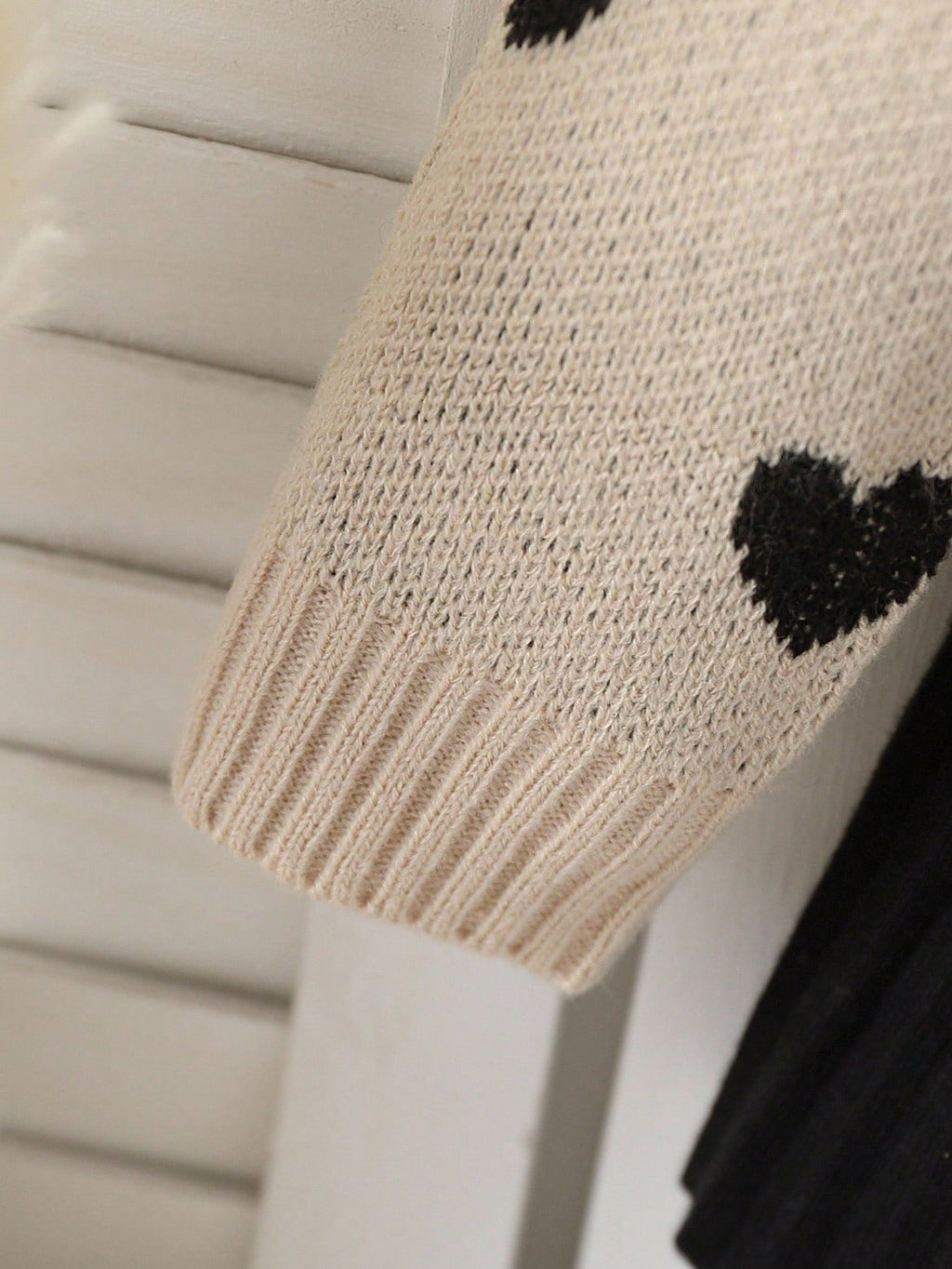 Ensemble Fille Veste Pull Beige Cœur & Jupe Noire