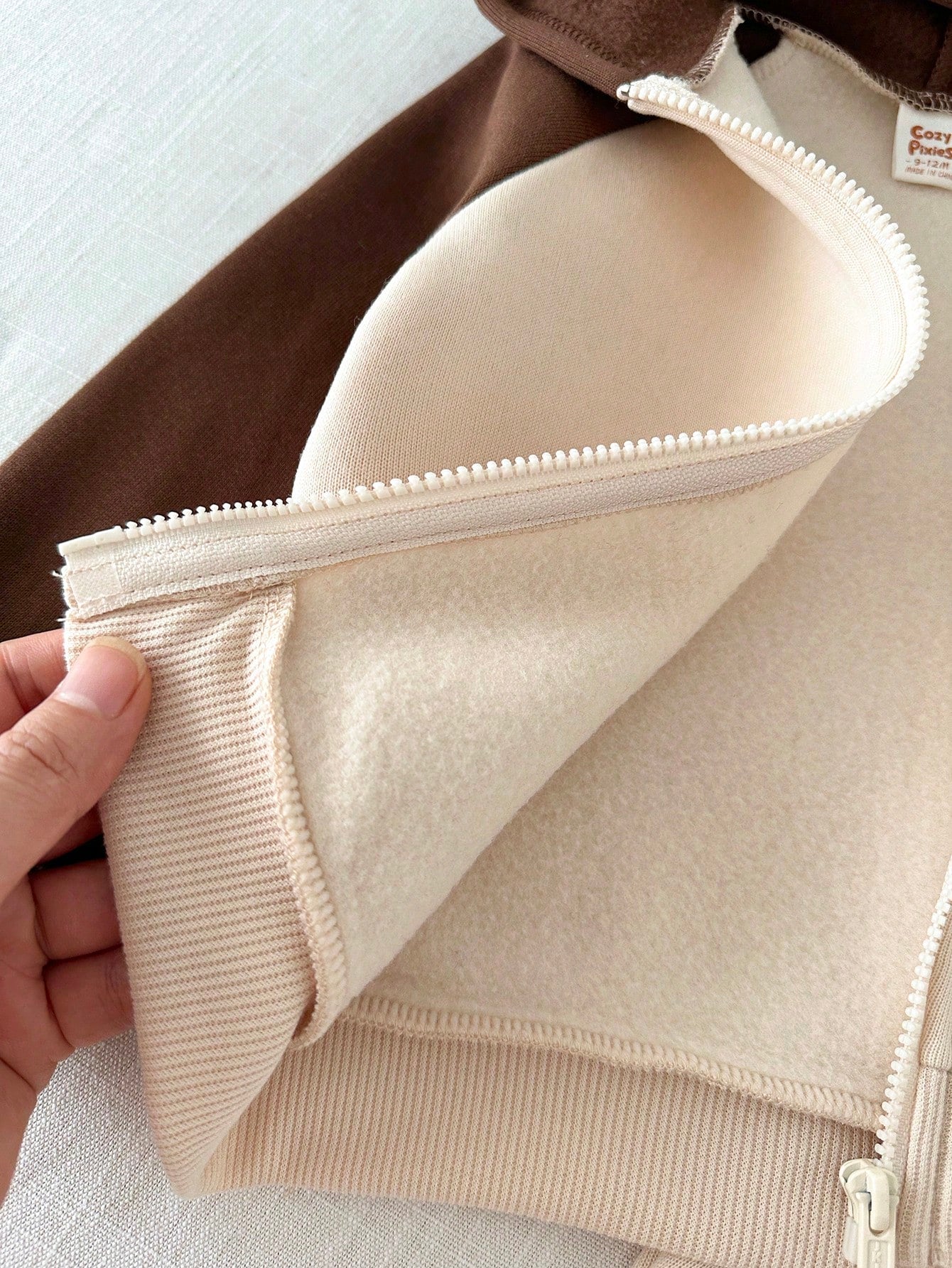 Ensemble 2 pièces pour bébés garçons, motif ours de dessin animé, veste d'automne à manches raglan de couleur contrastée et pantalon épais doublé thermique à taille élastique, adapté à l'hiver, noir et blanc