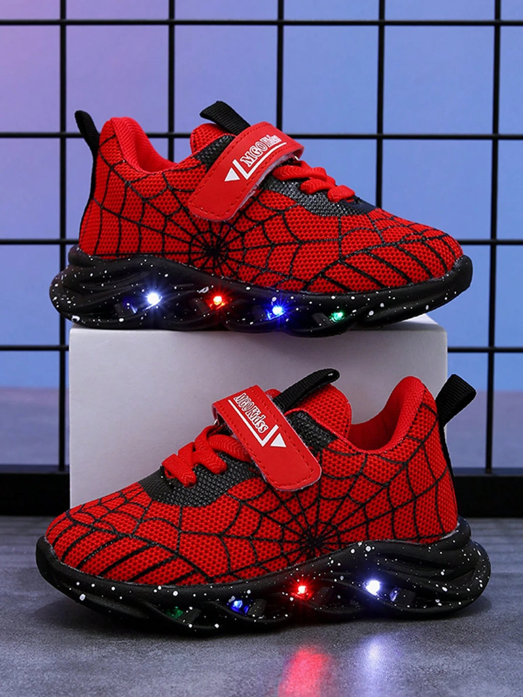 Bambinoo x MGO Baskets en maille lumineuses motif toile d'araignée pour garçons Playful Pals