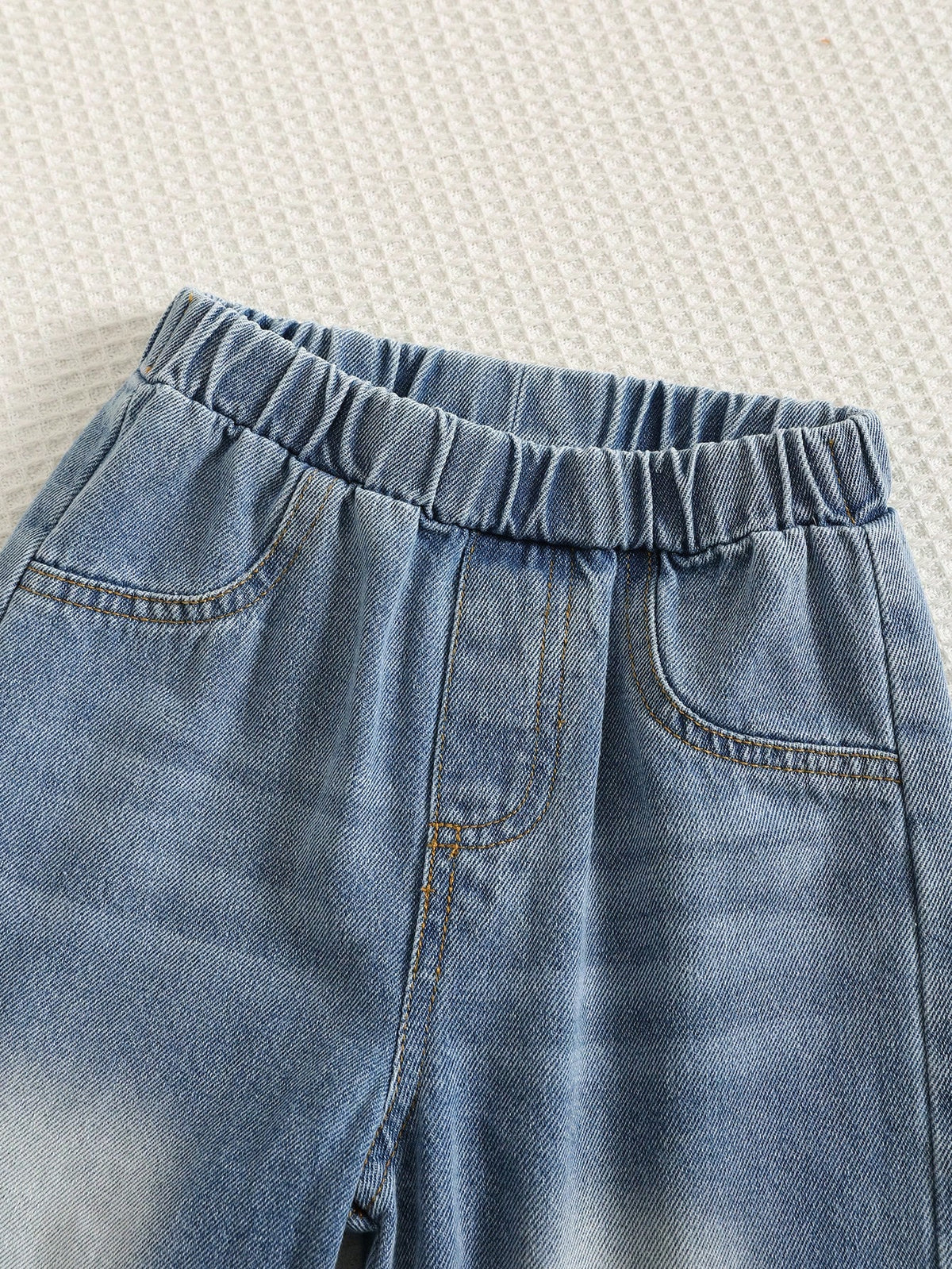 Ensemble sweat d'automne et pantalon en jean bleu Bambinoo x Playful Pals pour garçons