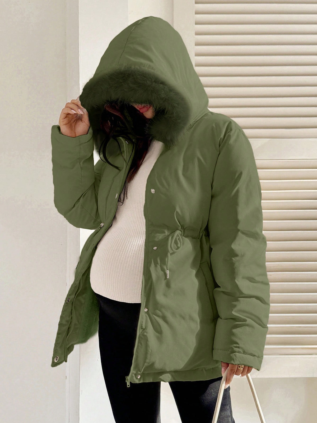 Veste de maternité kaki à capuche en fausse fourrure et taille à cordon de serrage