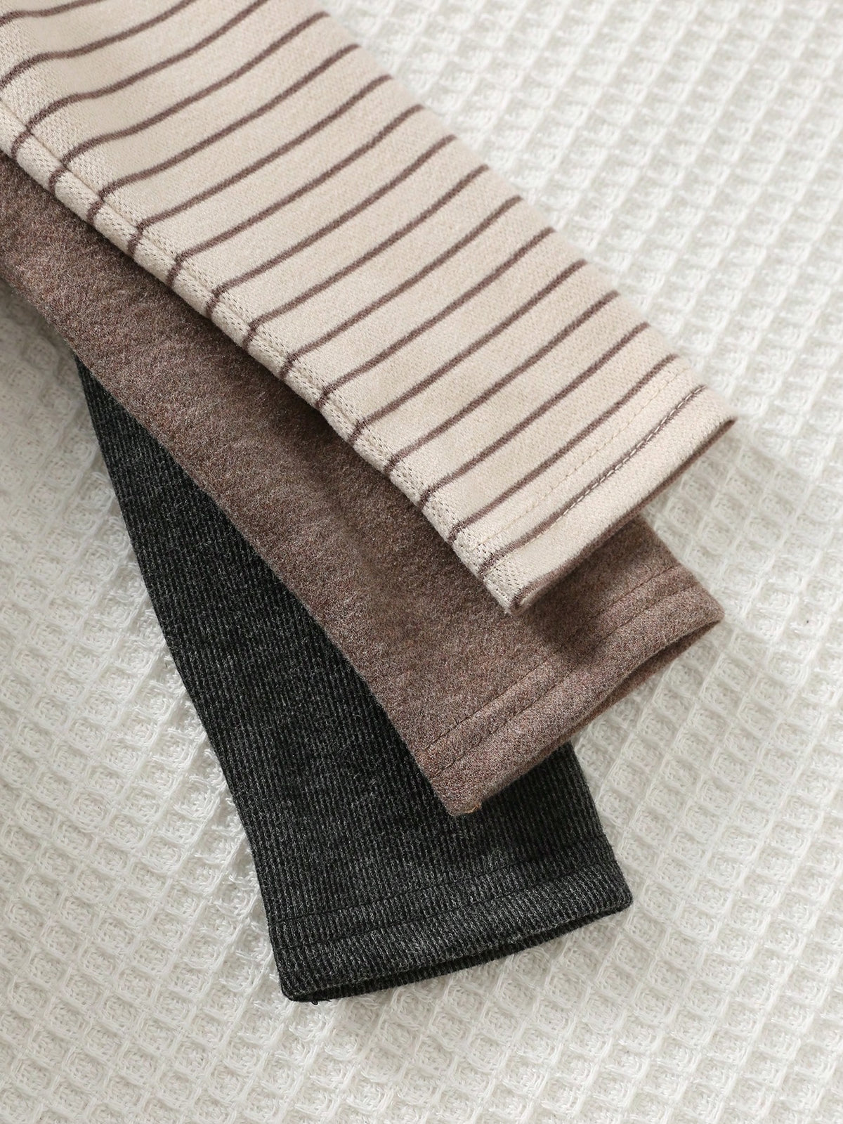 Ensemble de 3 hauts en maille unis et rayés Bambinoo x Cozy Pixies pour garçons