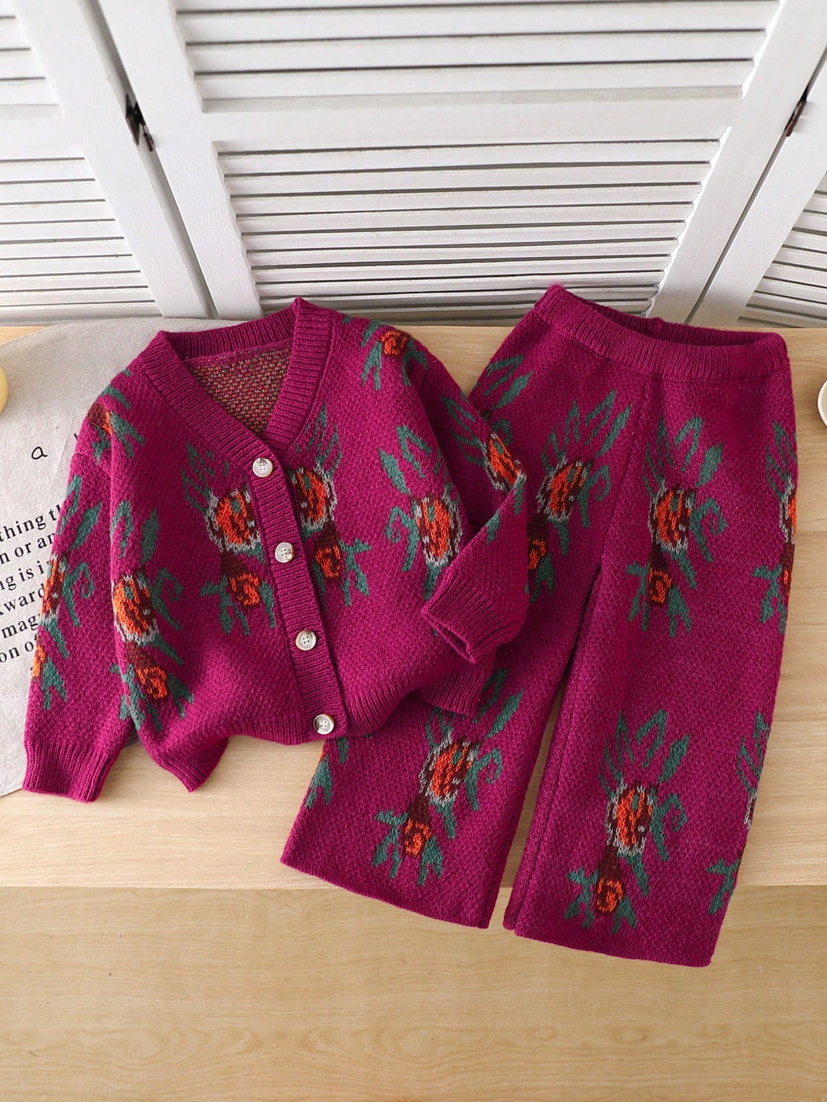 Ensemble 2 pièces pour fille : gilet en tricot motif fraise et pantalon