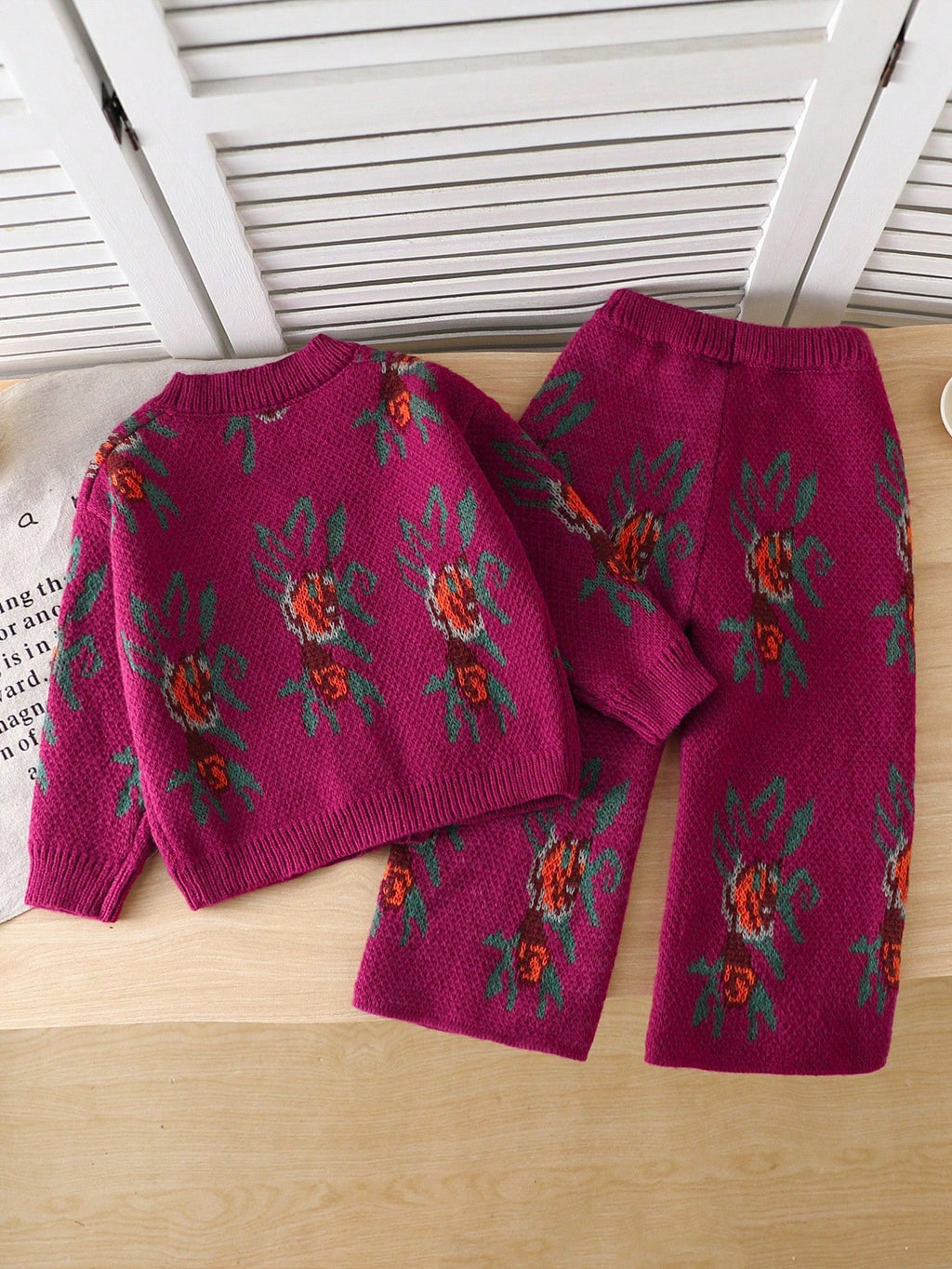 Ensemble 2 pièces pour fille : gilet en tricot motif fraise et pantalon