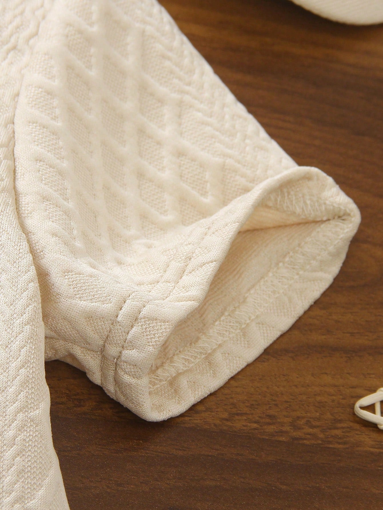Polo Garçon Beige Texture Losange Patch Cuir