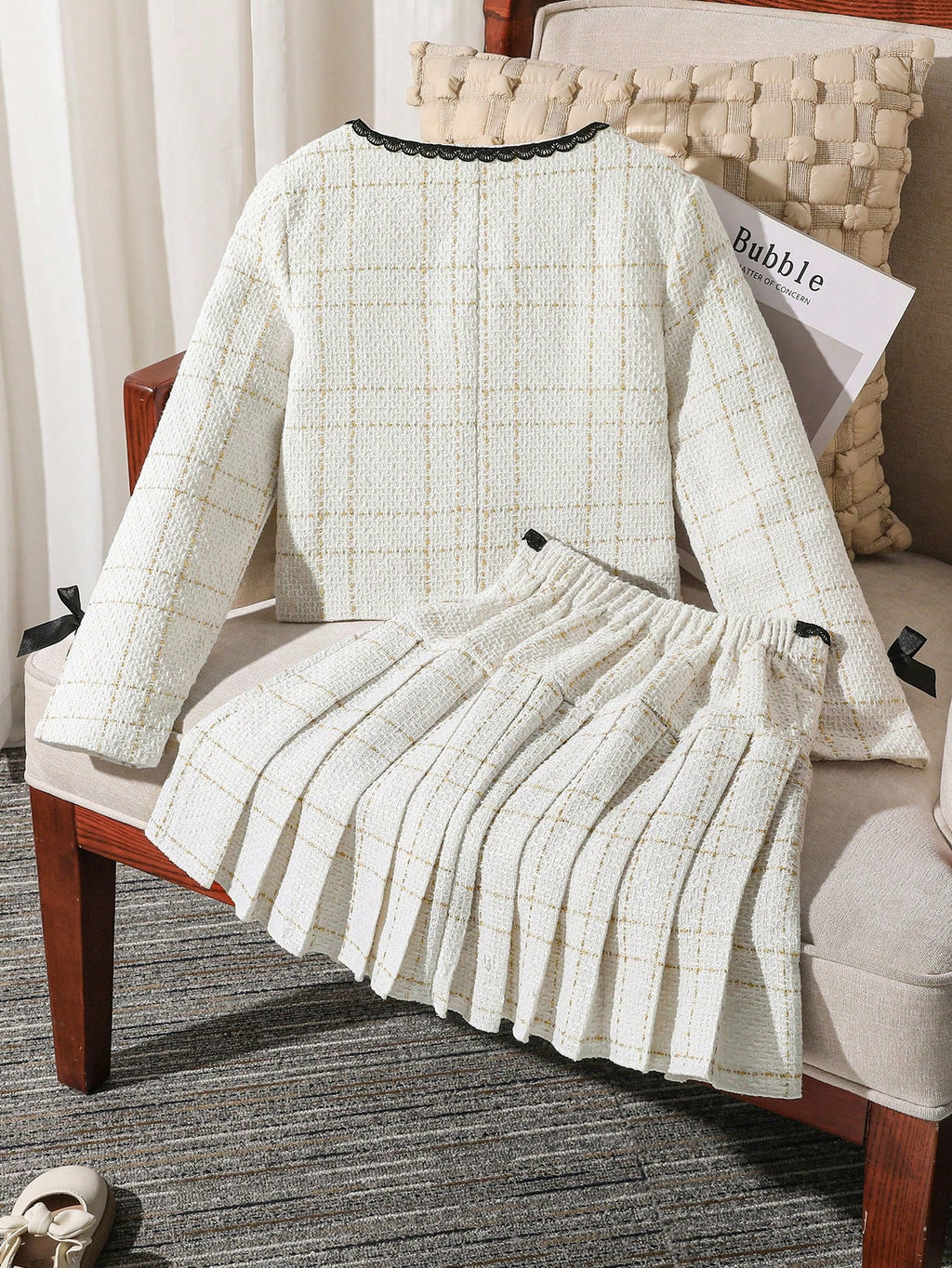 SHEIN Tween Girls 2pcs/Set This Is A Mini Set For Girls Consisting Of Two Pieces: A Short Tweed Jacket For Tween Girls, And A Skirt Decorated With Bows. Apricot