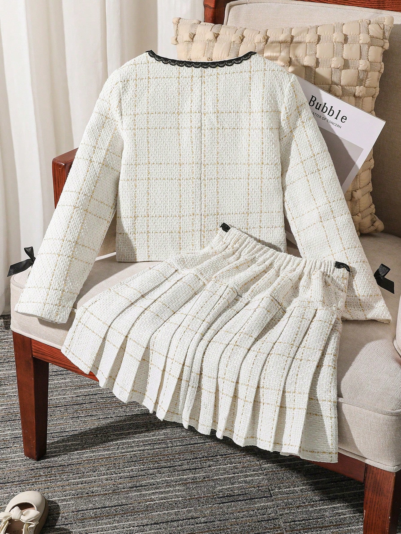 SHEIN Tween Girls 2pcs/Set This Is A Mini Set For Girls Consisting Of Two Pieces: A Short Tweed Jacket For Tween Girls, And A Skirt Decorated With Bows. Apricot