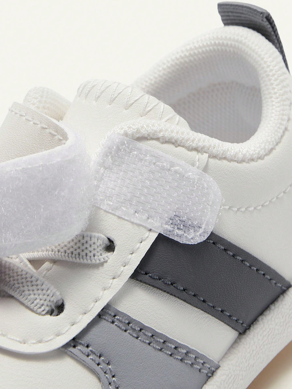 Cozy Pixies Garçons Gris Blanc Classique Simple Chaussures de Sport Bout Rond Confortable Léger Décontracté Étudiants Jouer au Sport Courir Maternelle Porter Toutes Saisons Kaki