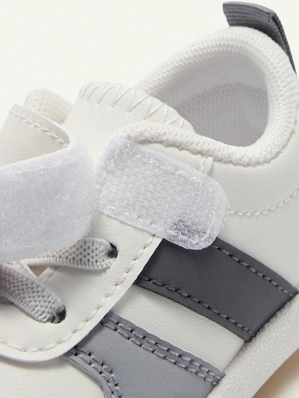 Cozy Pixies Garçons Gris Blanc Classique Simple Chaussures de Sport Bout Rond Confortable Léger Décontracté Étudiants Jouer au Sport Courir Maternelle Porter Toutes Saisons Kaki
