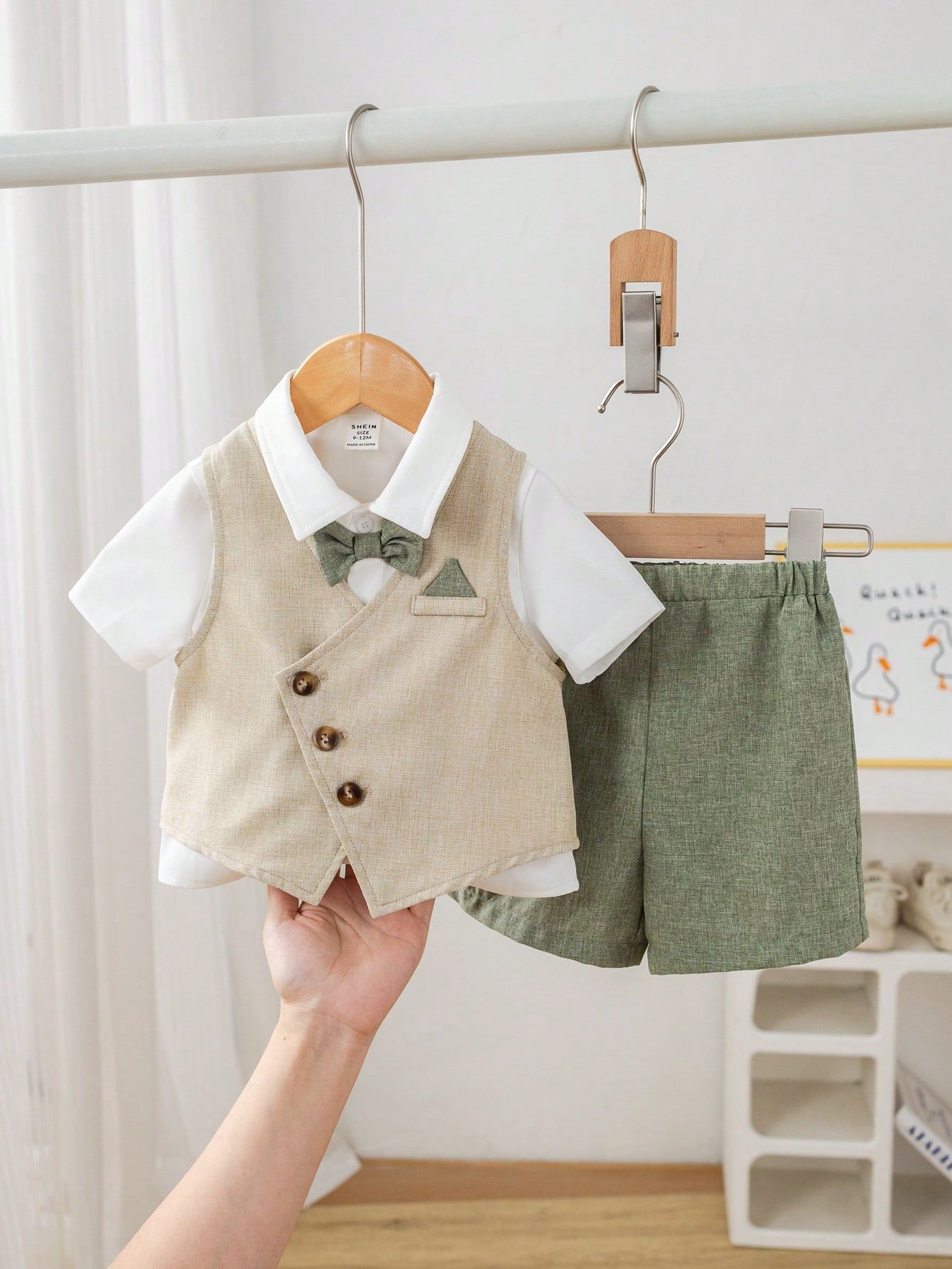 Ensemble 3 pièces formel pour bébé garçon SHEIN avec gilet, chemise, short et nœud papillon