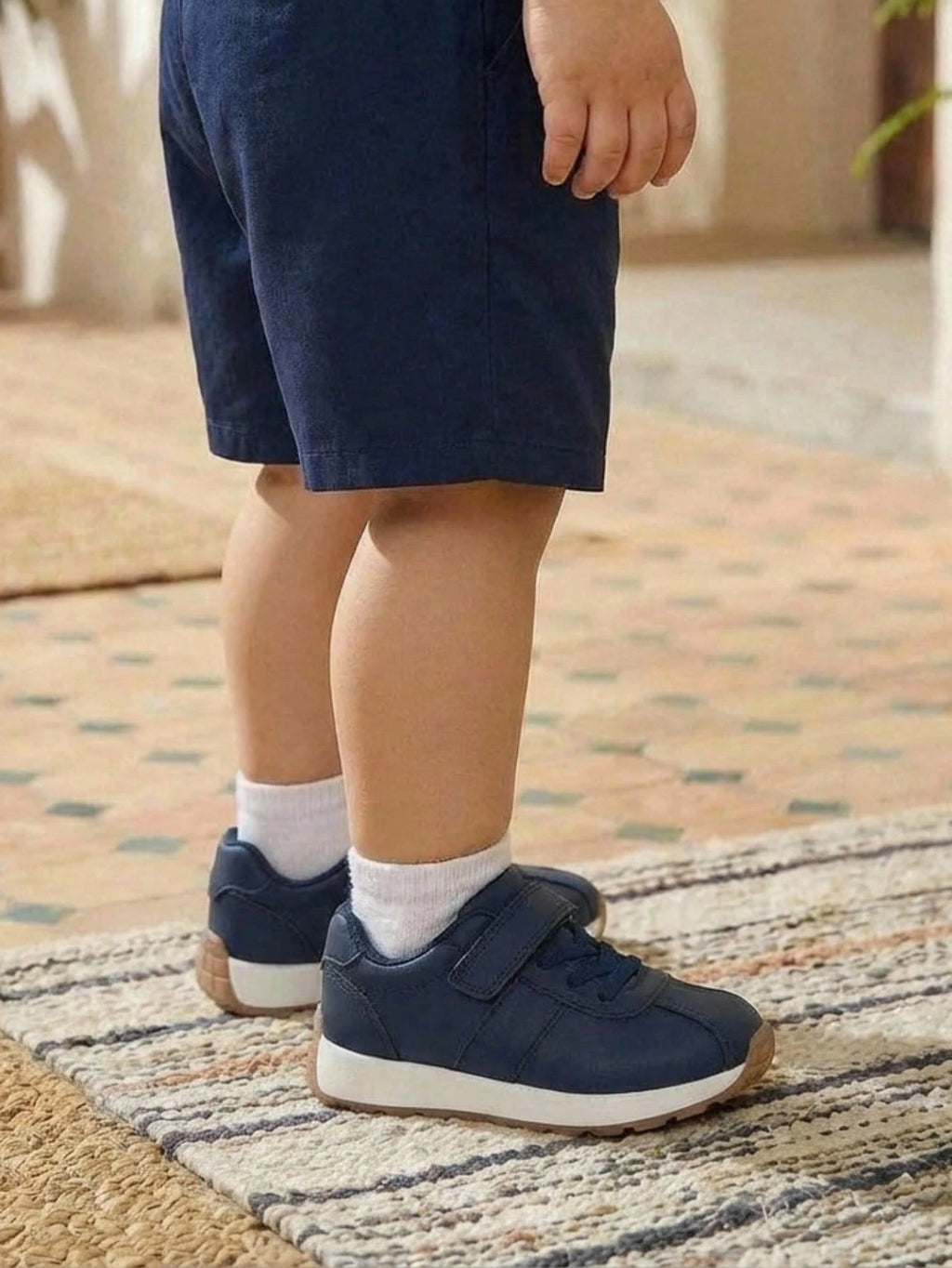 Cozy Pixies Chaussures polyvalentes pour toutes les saisons Baskets pour bébés à fond plat à fond souple de style universitaire pour garçons bleu foncé, pour la rentrée scolaire en extérieur