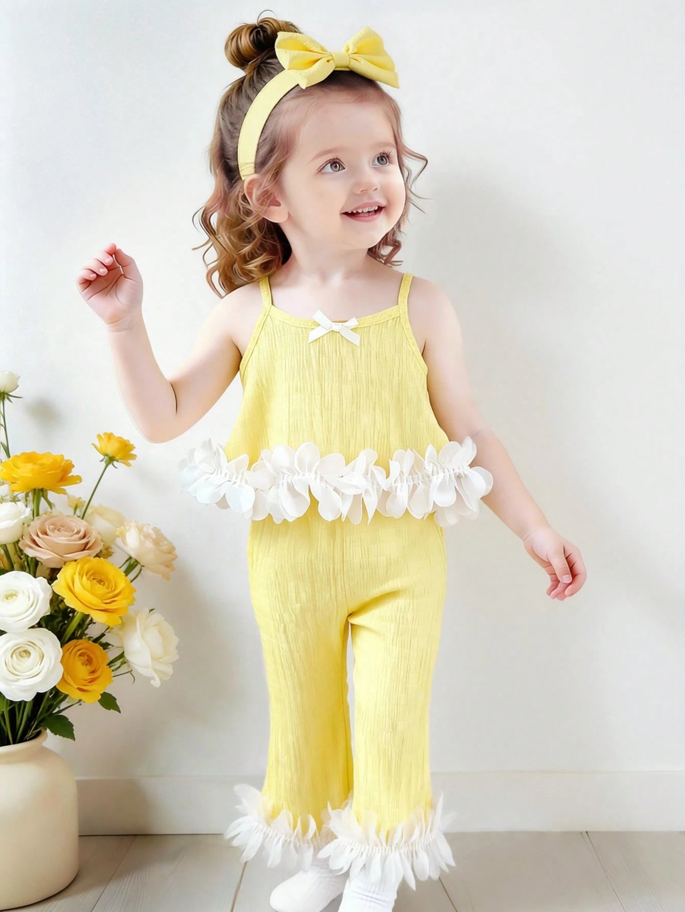Ensemble 2 pièces bébé fille : Camisole sans manches à nœud et Pantalon fleuri jaune