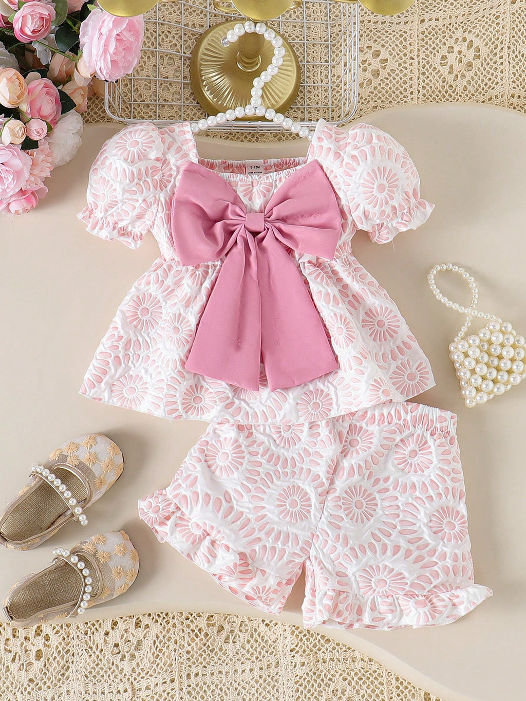 Ensemble 2 pièces T-shirt à manches bouffantes et short à fleurs 3D pour bébé fille SHEIN rose