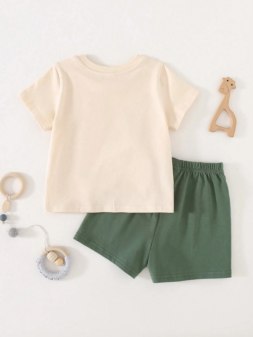 Ensemble deux pièces Bambinoo x Cozy Pixies pour bébé garçon, haut tricoté et short, motif dinosaure de dessin animé