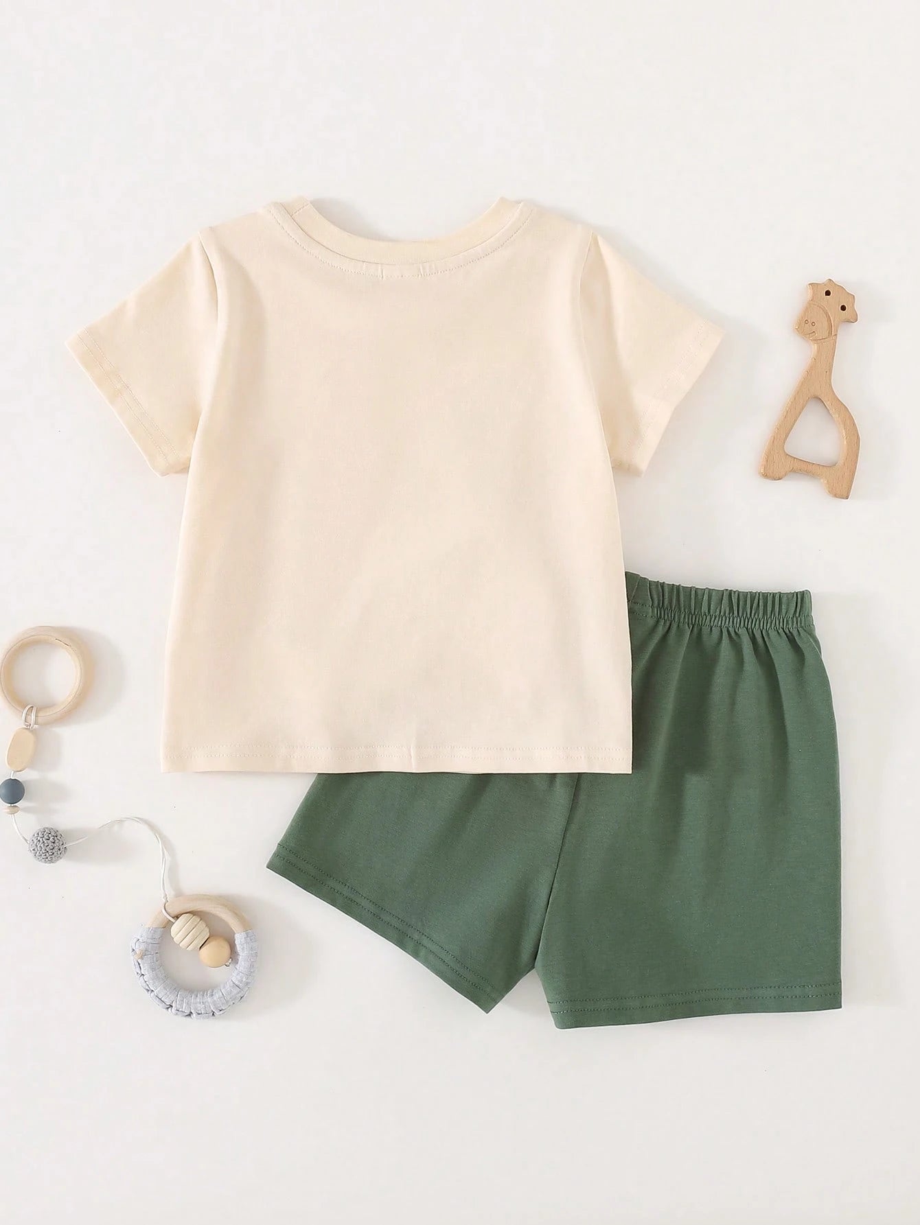 Ensemble deux pièces Bambinoo x Cozy Pixies pour bébé garçon, haut tricoté et short, motif dinosaure de dessin animé