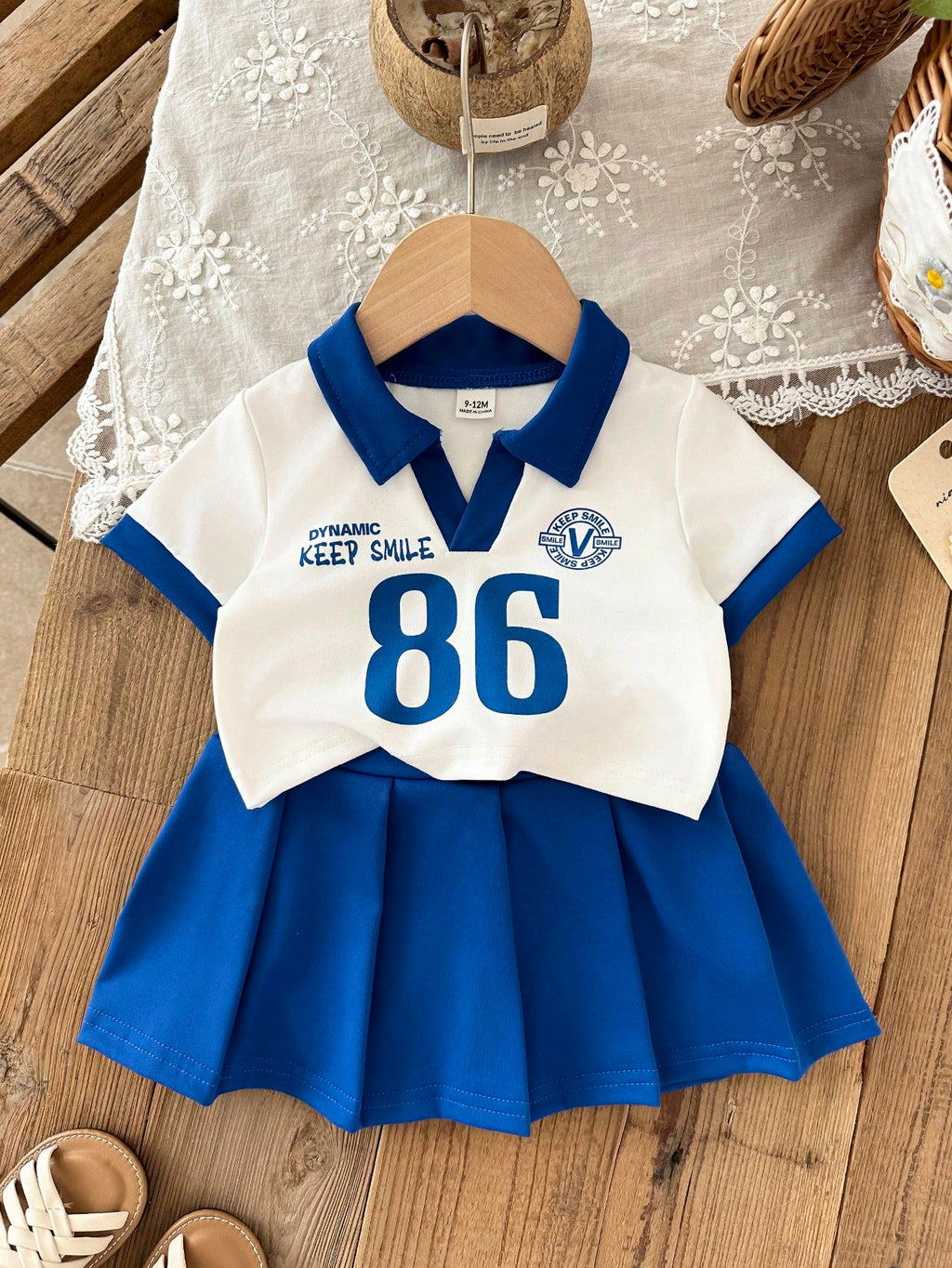 SHEIN Ensemble 2 pièces polo bleu et blanc et jupe plissée pour bébé fille Bleu