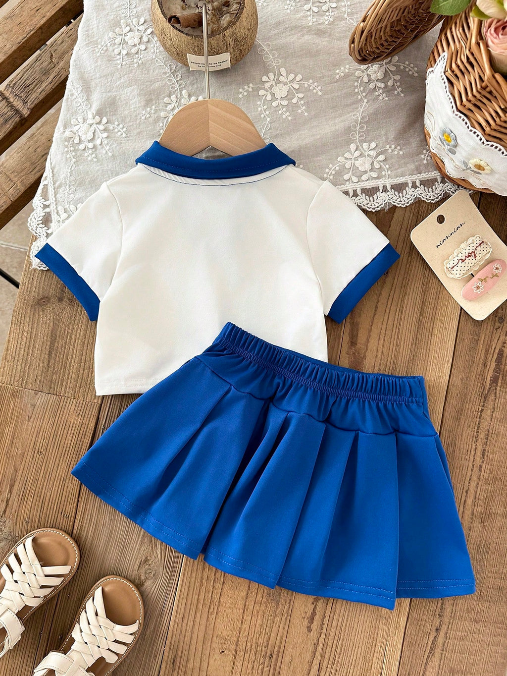 SHEIN Ensemble 2 pièces polo bleu et blanc et jupe plissée pour bébé fille Bleu