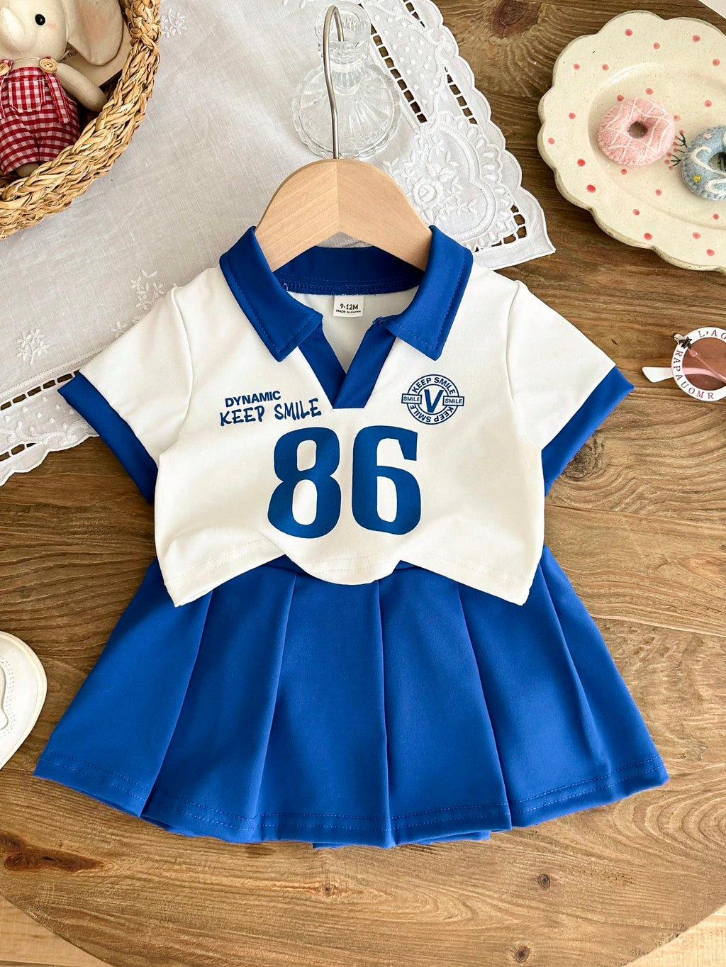 SHEIN Ensemble 2 pièces polo bleu et blanc et jupe plissée pour bébé fille Bleu