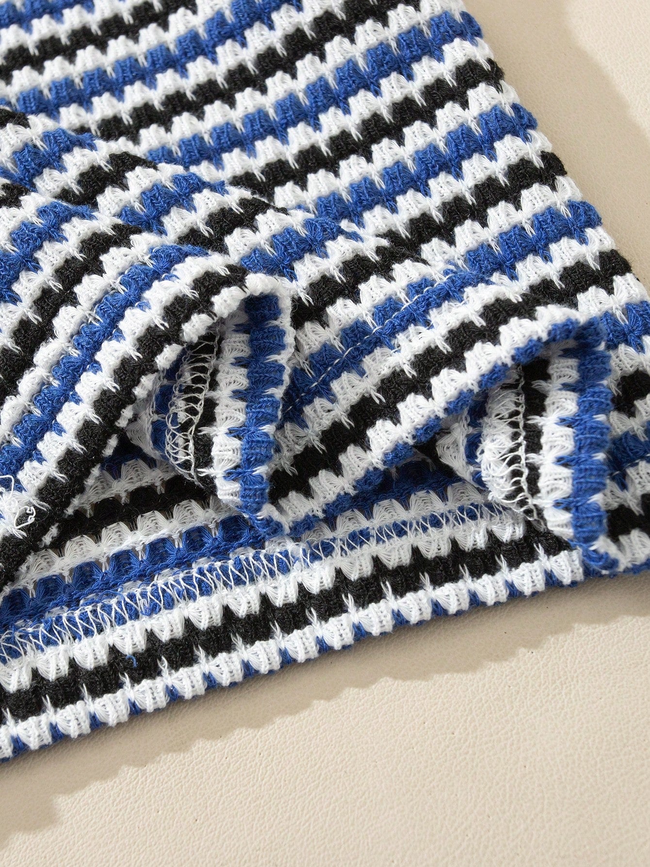 Ensemble pour petit garçon Souflis avec col en V et revers, rayures abricot, bleues et blanches